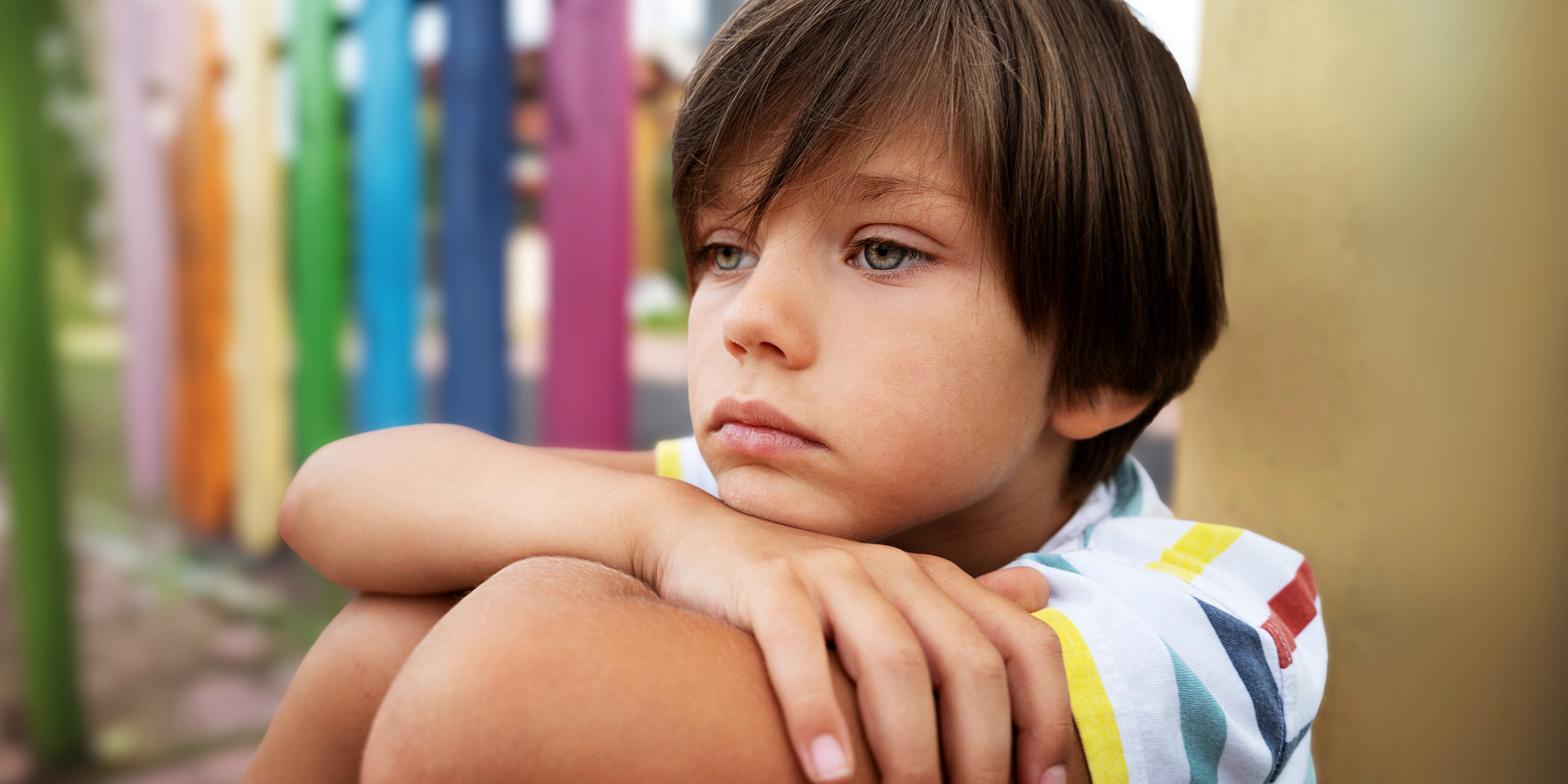 Un niño triste | Fuente: Freepik