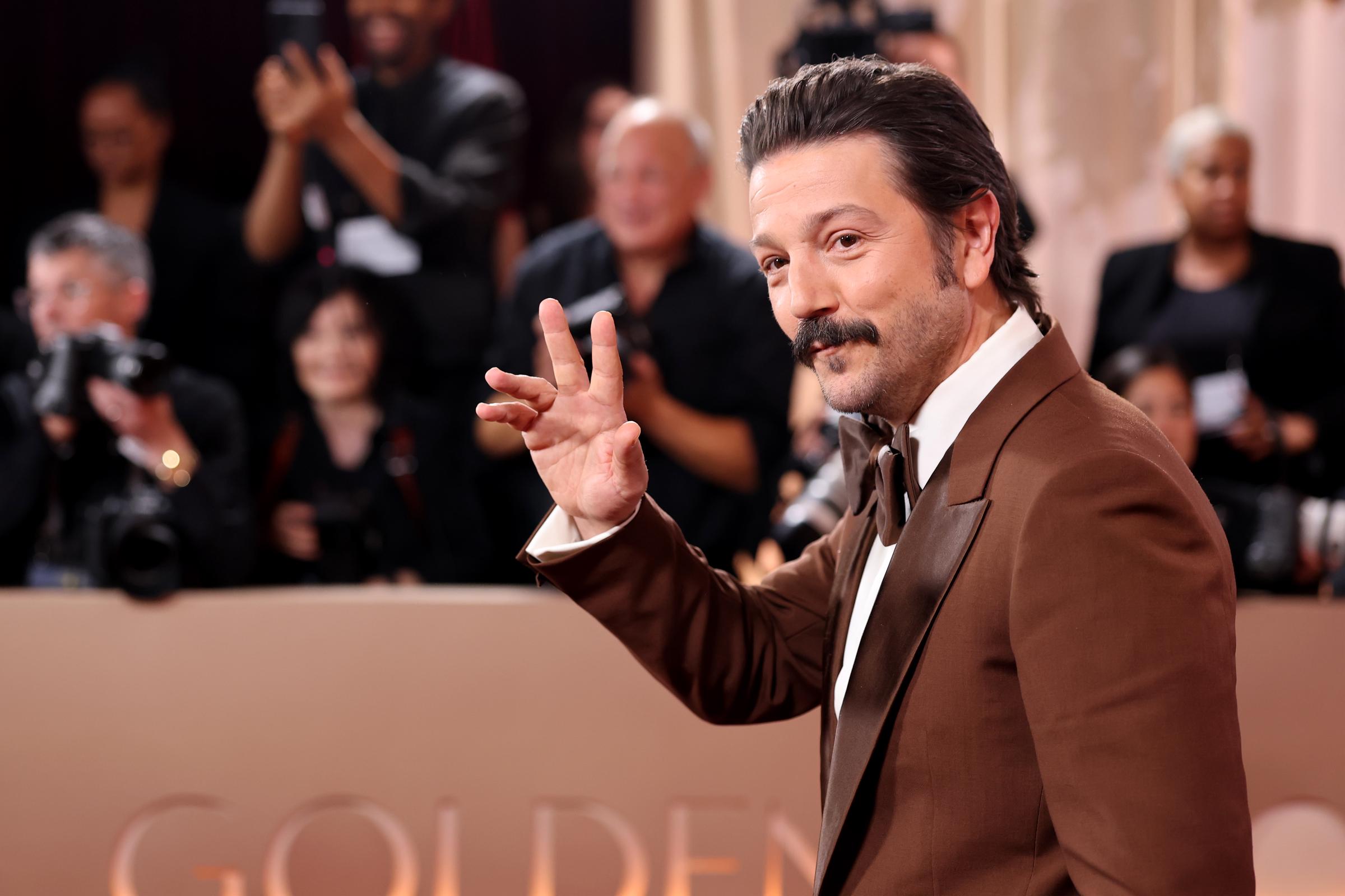 Diego Luna asiste a la 83ª edición de los Globos de Oro en el Beverly Hilton el 11 de enero de 2026 en Beverly Hills, California. | Fuente: Getty Images