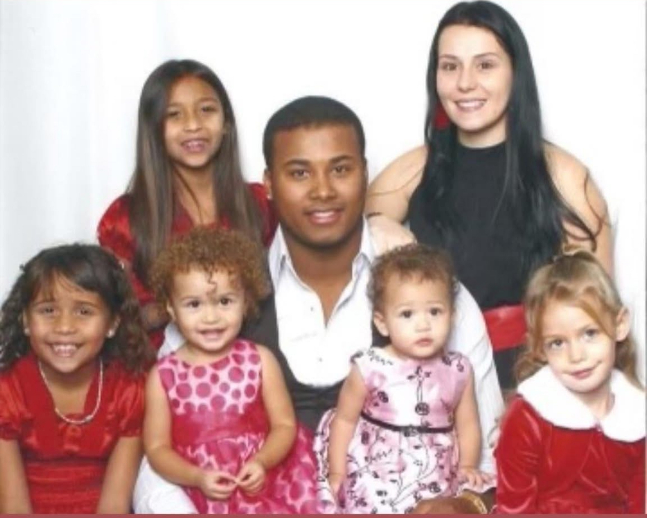 Misty De La Cruz con su familia | Fuente: GoFundMe/help-misty-keep-her-family-home