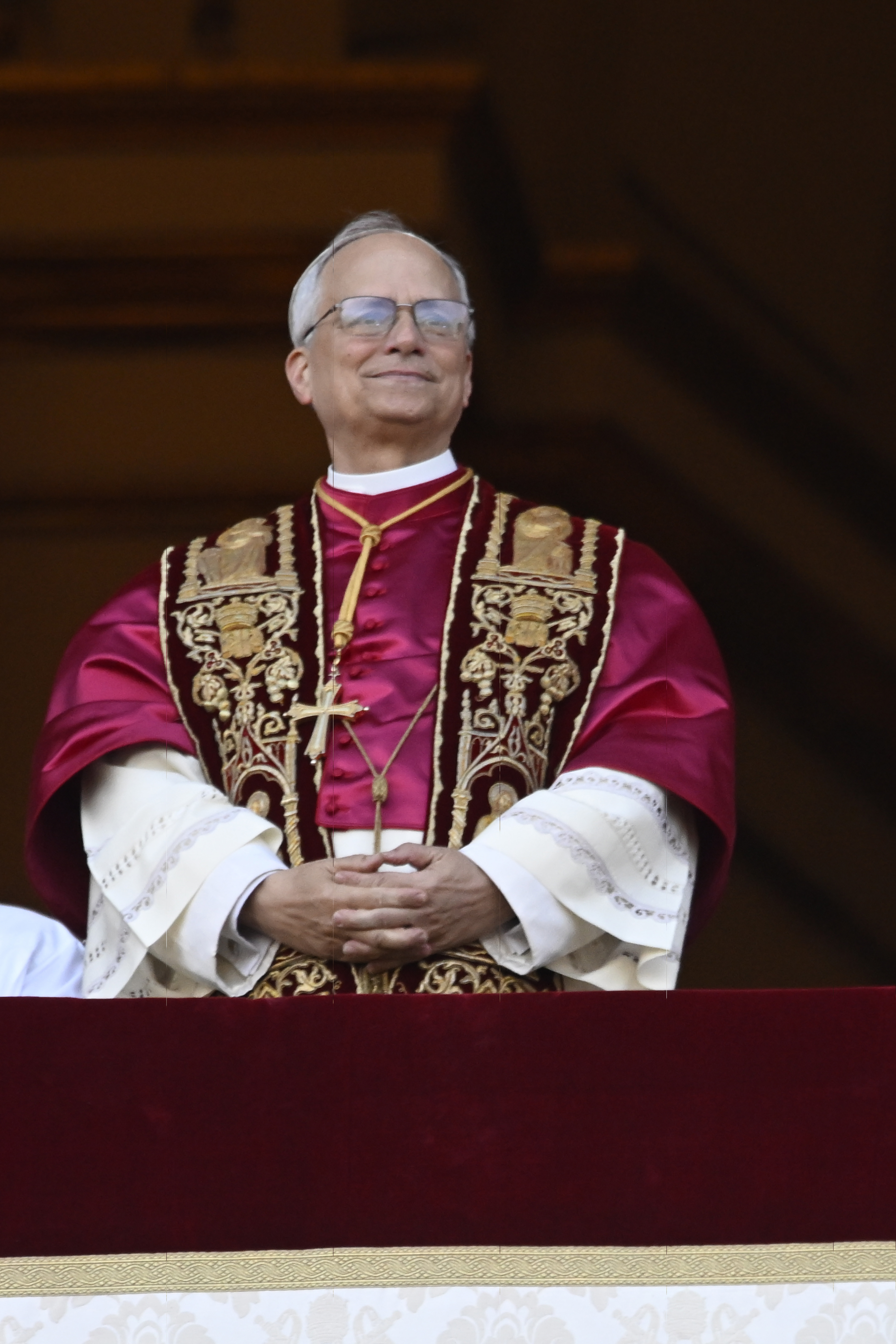 El papa León XIV, el 267º papa de la historia, comparece ante sus fieles en el balcón de la Basílica de San Pedro el 8 de mayo de 2025 | Fuente: Getty images
