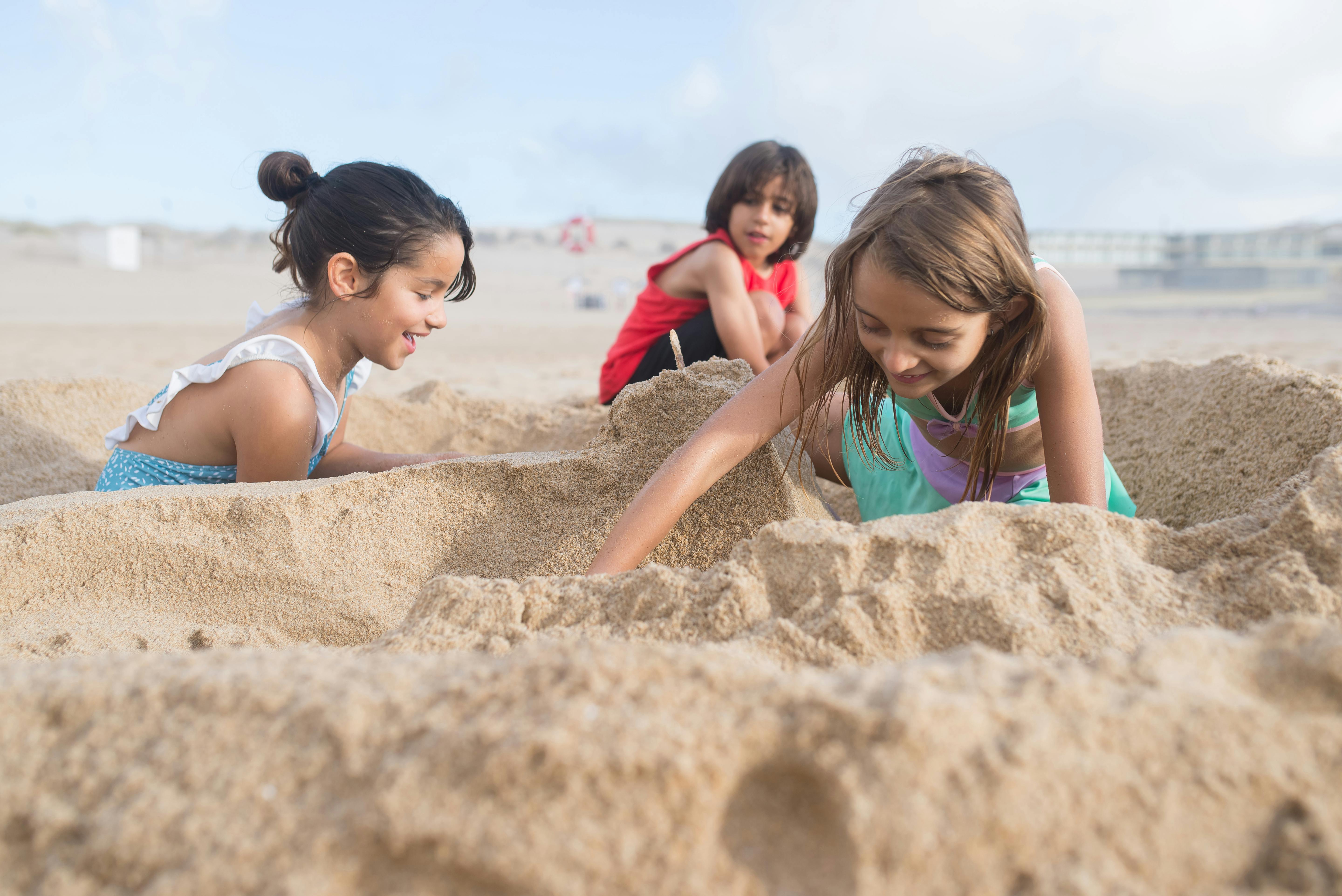 Niños en la playa | Fuente: Pexels