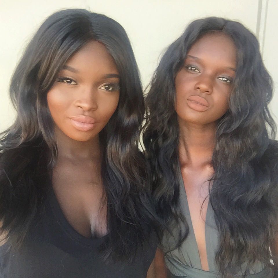 Nikki Perkins posando con Nyadak "Duckie" Thot el 10 de noviembre de 2015 | Fuente: Instagram/duckiethot