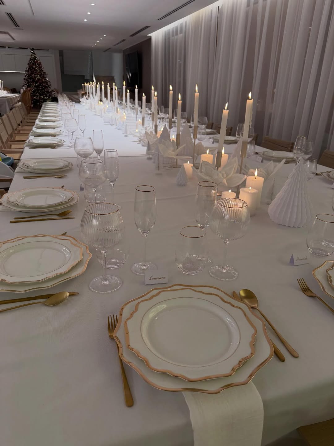 Imagen de la mesa donde Messi y Antonela celebraron su cena navideña. | Fuente: Instagram/@ antonelaroccuzzo