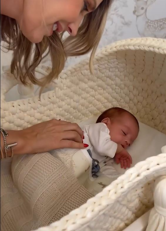 Rocío Marengo junto a su bebé, Isidoro | Fuente: Instagram/marengorocio