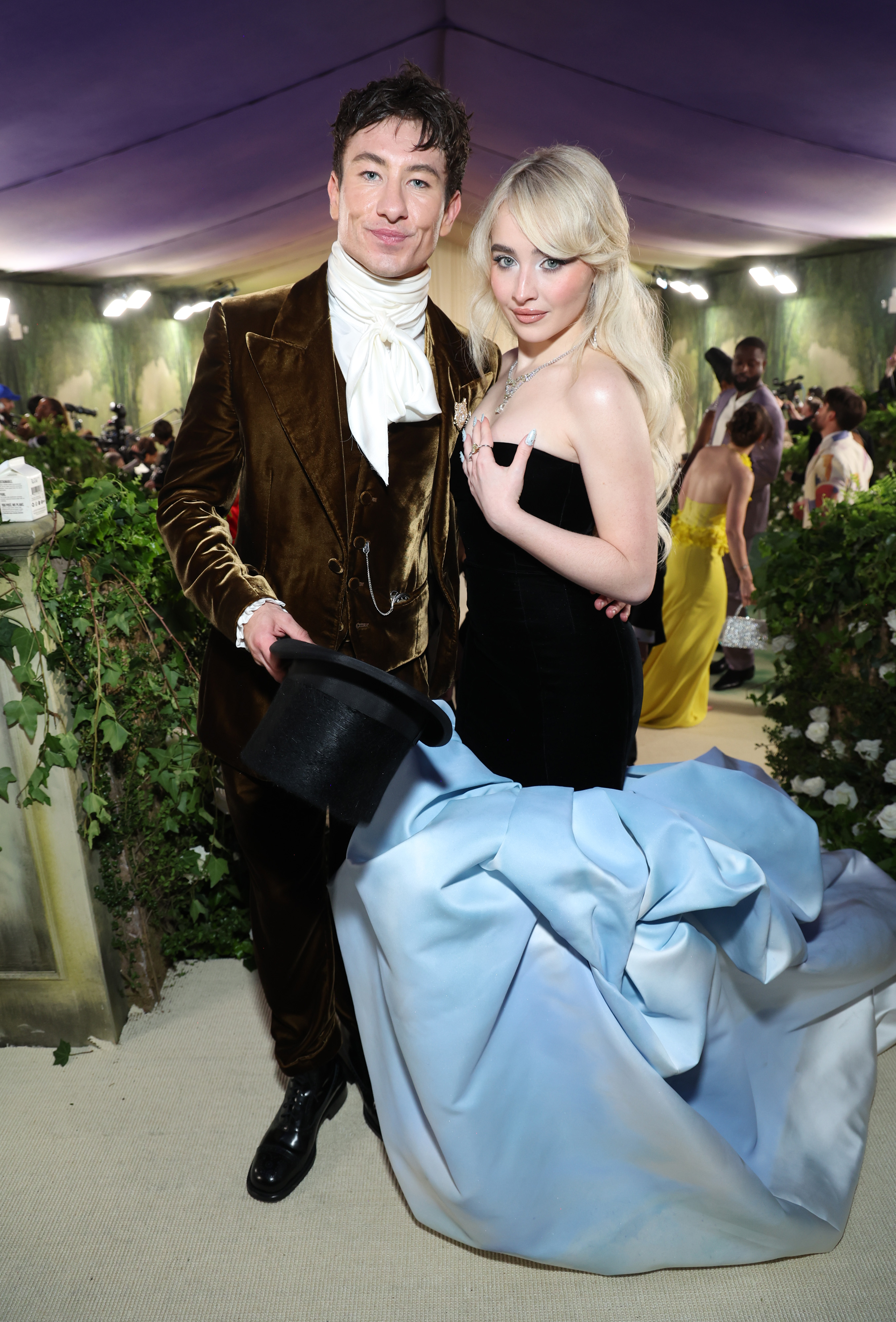 Barry Keoghan y Sabrina Carpenter asisten a la Met Gala en la celebración de "Sleeping Beauties: Reawakening Fashion" en el Museo Metropolitano de Arte el 6 de mayo de 2024, en la ciudad de Nueva York | Fuente: Getty Images