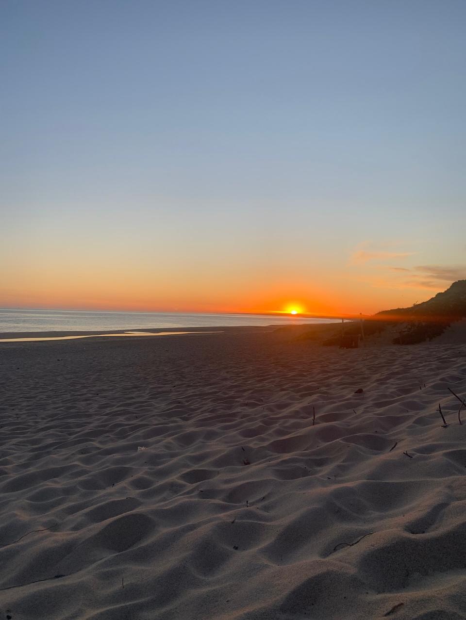 Un atardecer durante el viaje familiar de las Trillizas de Oro | Fuente: Instagram/lastrillizasoro