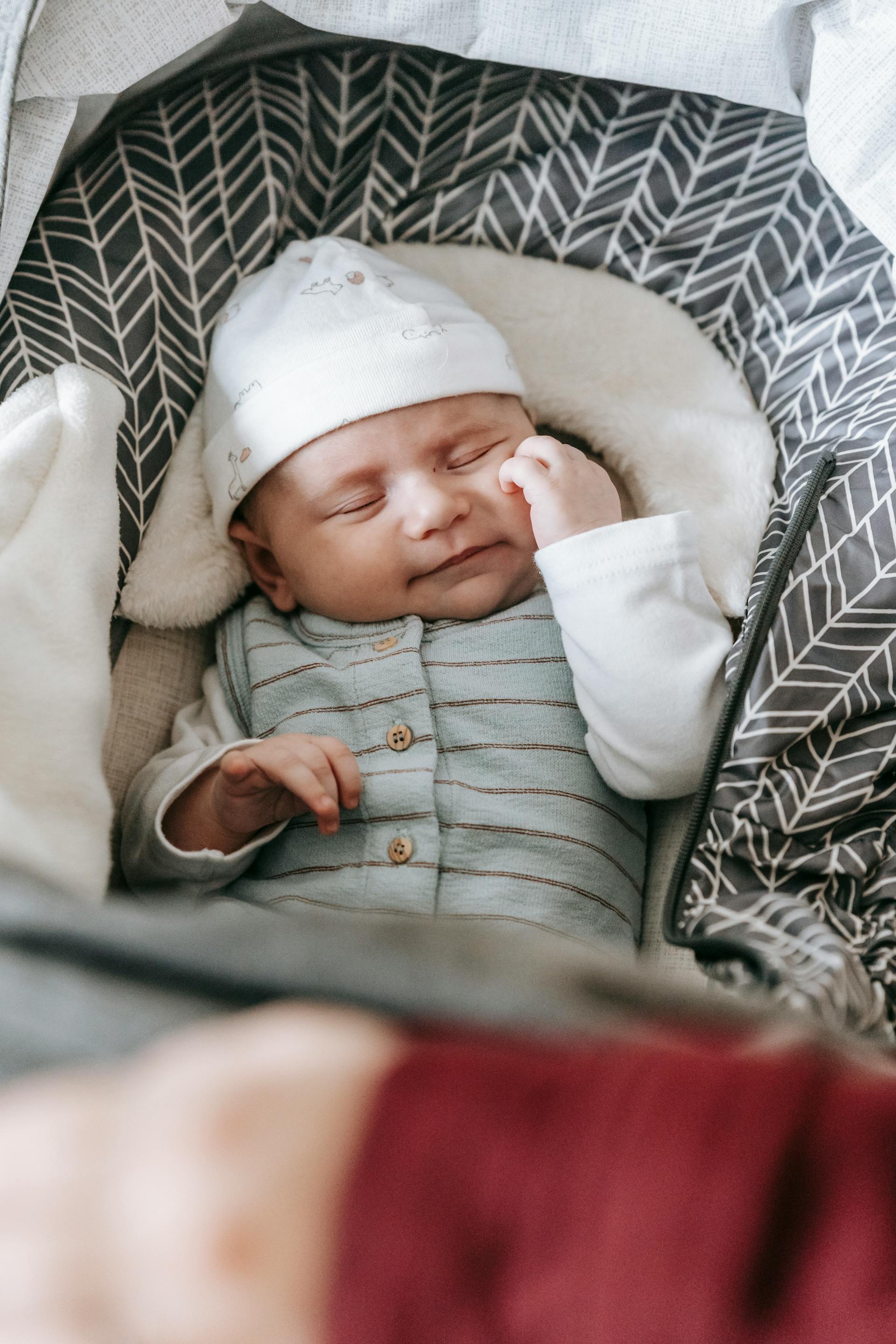 Un bebé en un cochecito | Fuente: Pexels