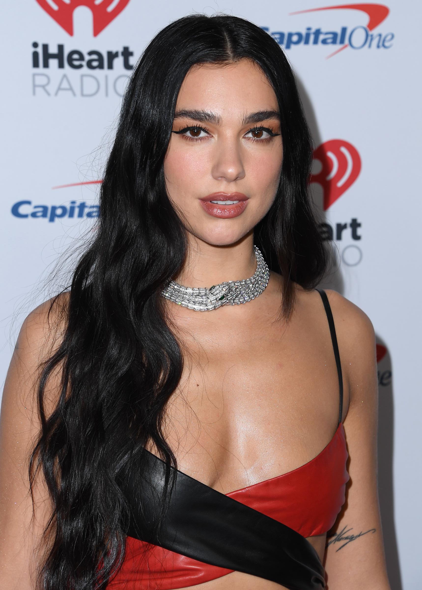 Dua Lipa en el KIIS FM's iHeartRadio Jingle Ball 2022 el 2 de diciembre en Inglewood, California. | Fuente: Getty Images