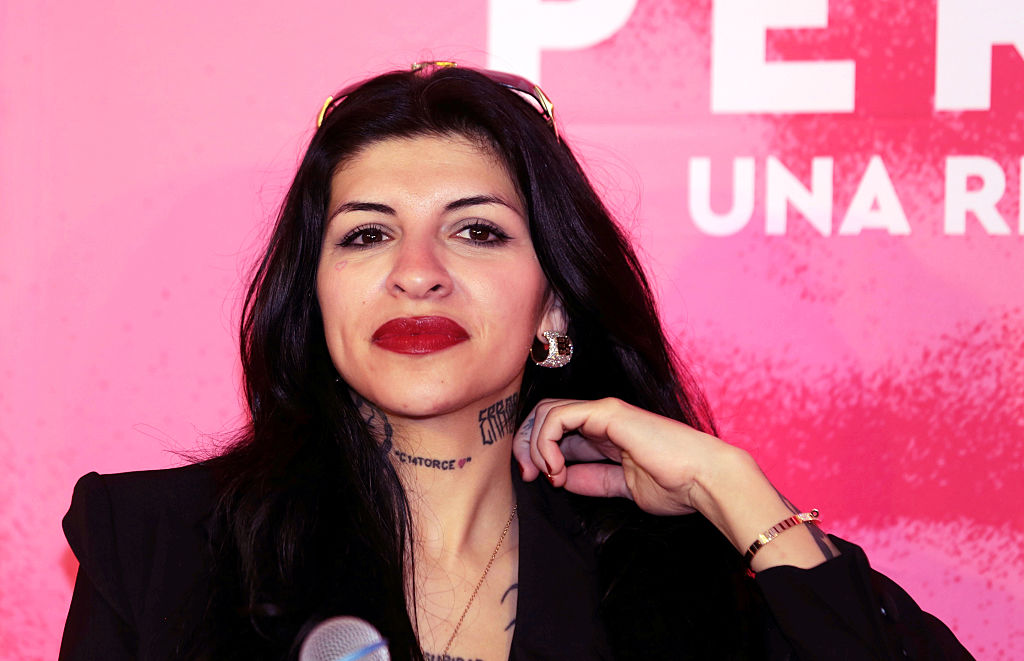 Julieta Emilia Cazzuchelli, mejor conocida como "Cazzu", asiste a la presentación del libro "Perreo, Una Revolución" en Editorial Penguin Random el 12 de agosto de 2025 en Ciudad de México, México. | Foto: Getty Images