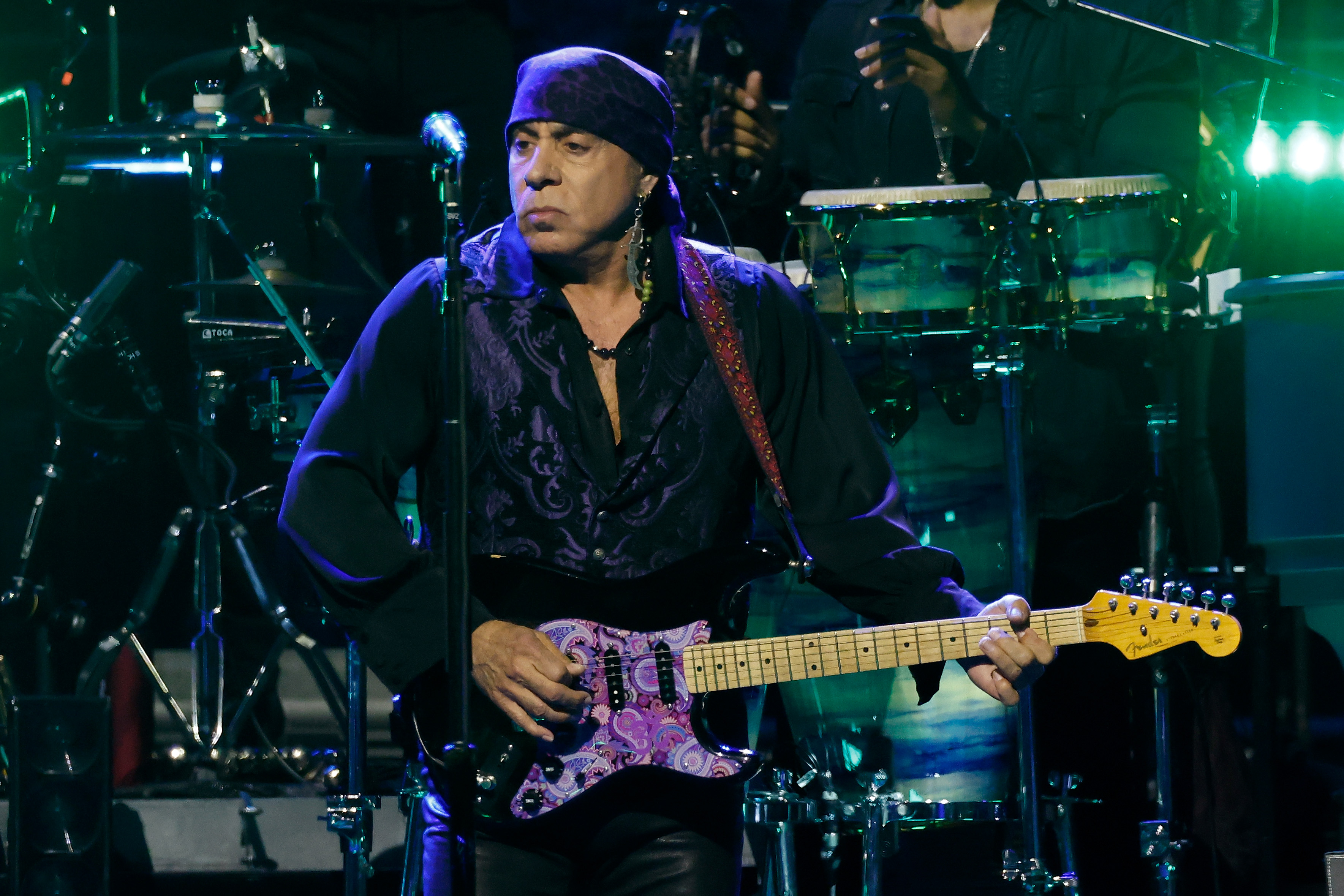 Steven Van Zandt siempre estuvo muy vinculado al mundo de la música a lo largo de su polifacética carrera. En esta foto, actúa en el Madison Square Garden el 11 de mayo de 2026, en Nueva York, Nueva York. | Fuente: Getty Images