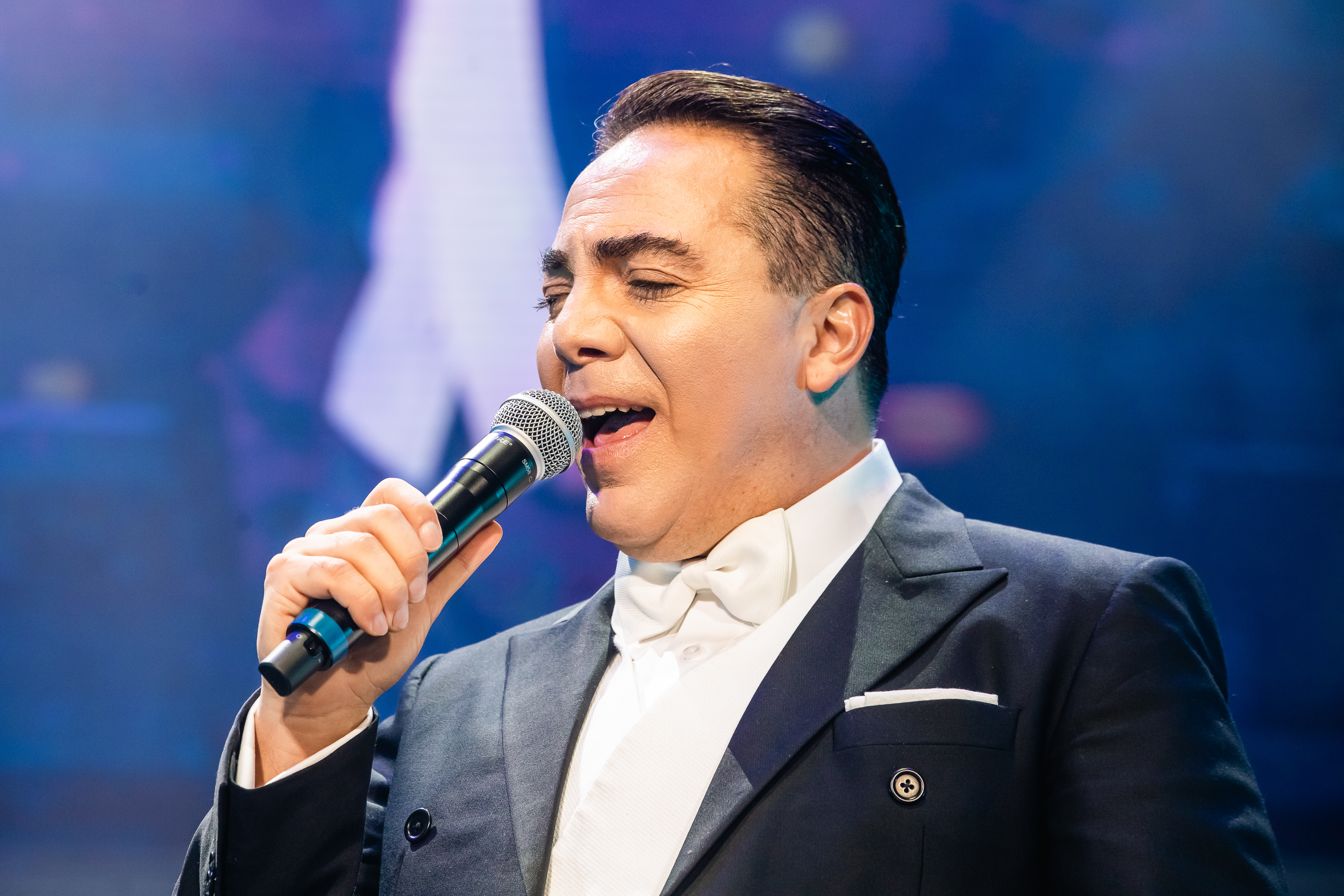 Cristian Castro se presenta durante un concierto como parte de la gira Unidos En El Escenario en el Auditorio Citibanamex el 20 de abril de 2024 en Monterrey, México. | Fuente: Getty Images