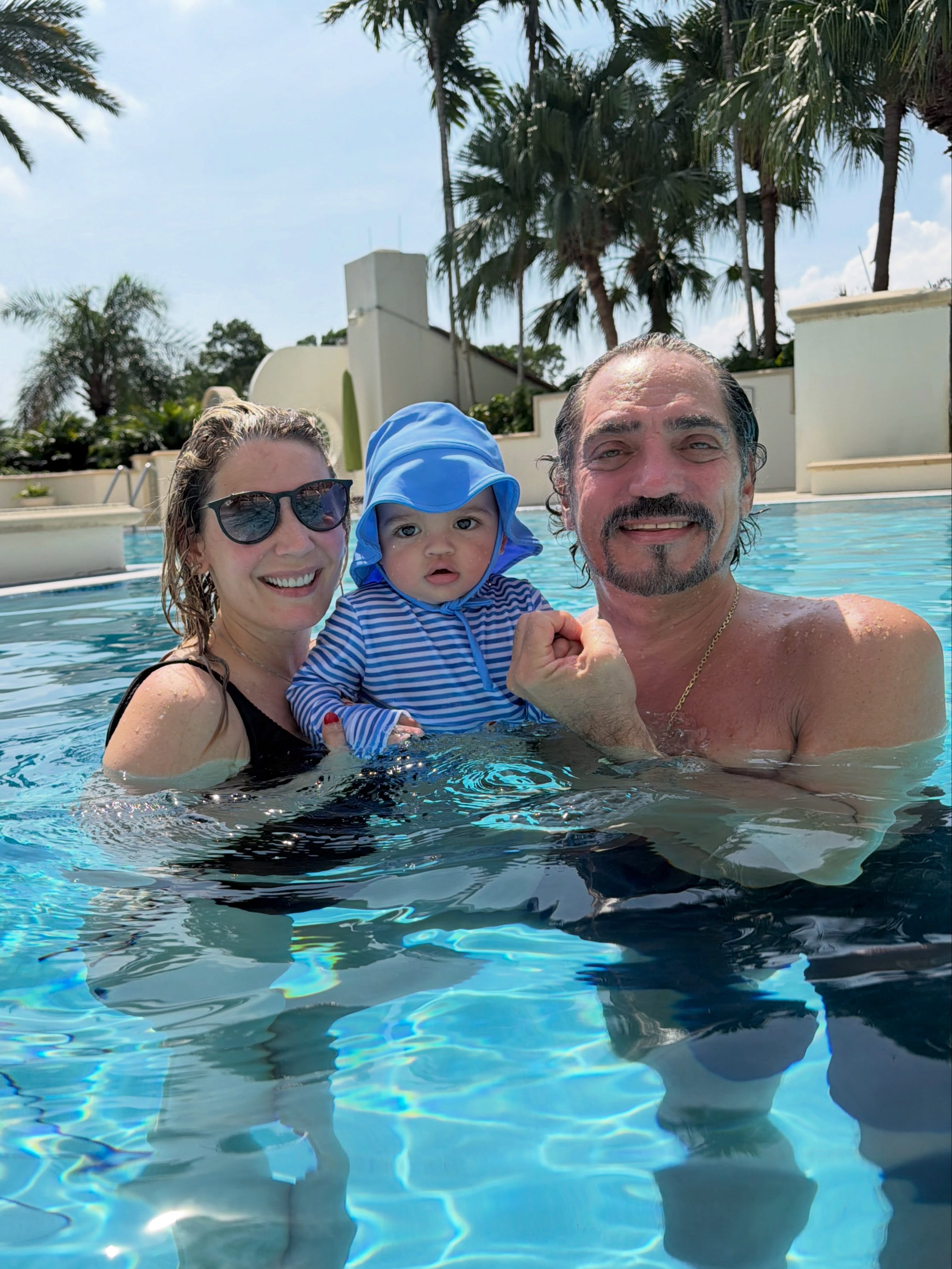 Rocío Marengo y Eduardo Fort junto a su hijo Isidro en el primer viaje a Miami del pequeño | Fuente: Instagram/marengorocio