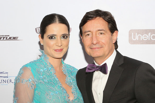 Krystell Padilla y Roberto Gómez Fernández llegan a los Premios TV y Novelas 2015 en Televisa San Ángel, el 9 de marzo de 2015 en Ciudad de México, México. | Fuente: Getty Images