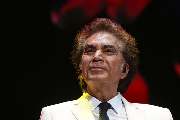 José Luis Rodríguez “El Puma” se presenta en el escenario durante un concierto en la Arena Ciudad de México el 7 de febrero de 2020 en Ciudad de México, México | Fuente: Getty Images