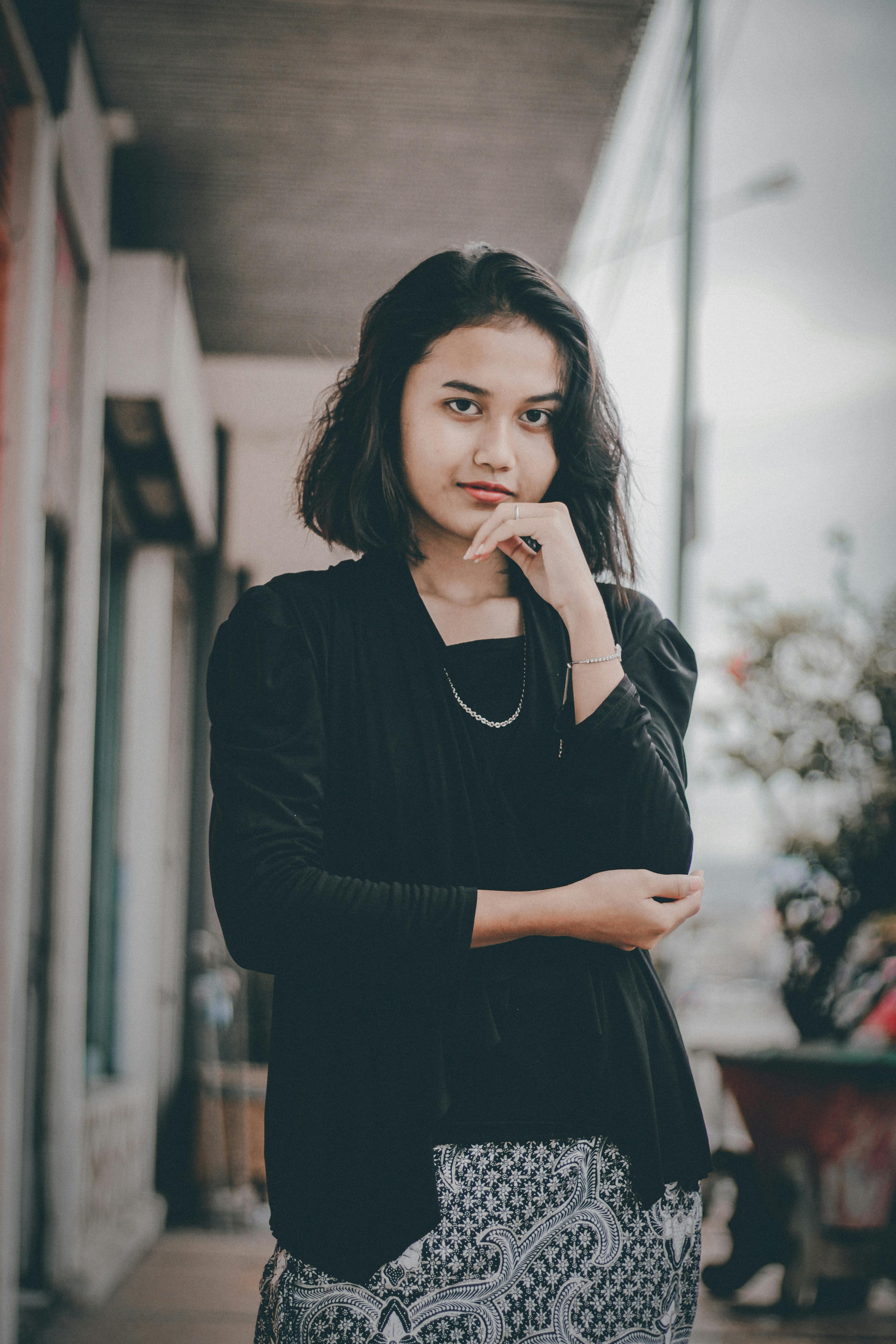 Una mujer seria | Fuente: Pexels