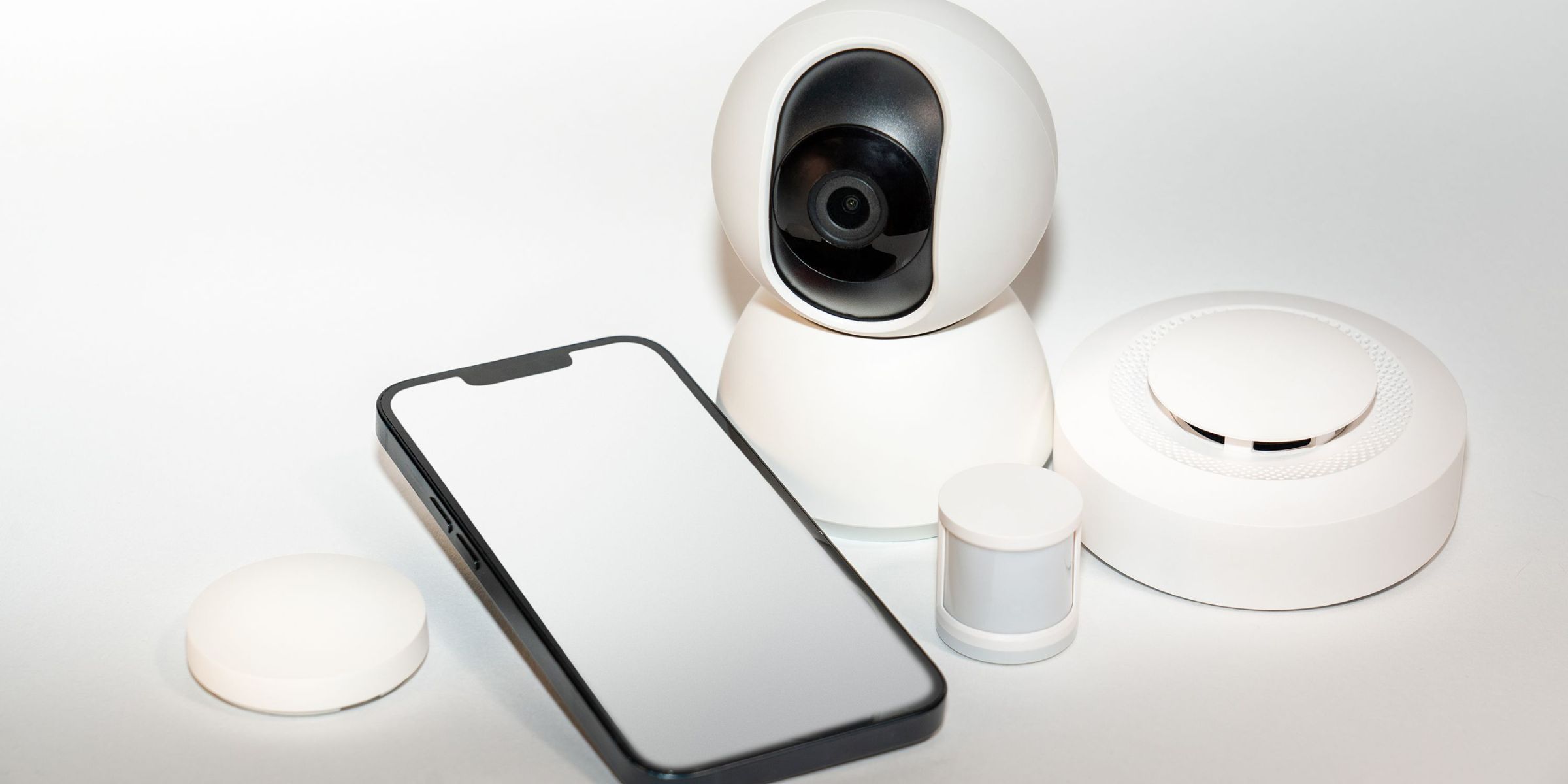 A close-up of items used for a home security system | Source: Pexels
