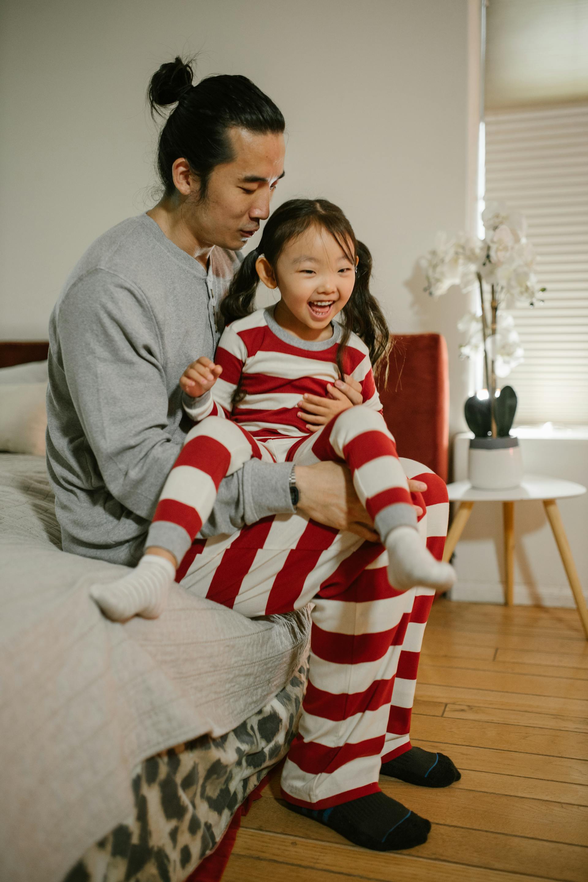 Un padre y su hija estrechando lazos | Fuente: Pexels