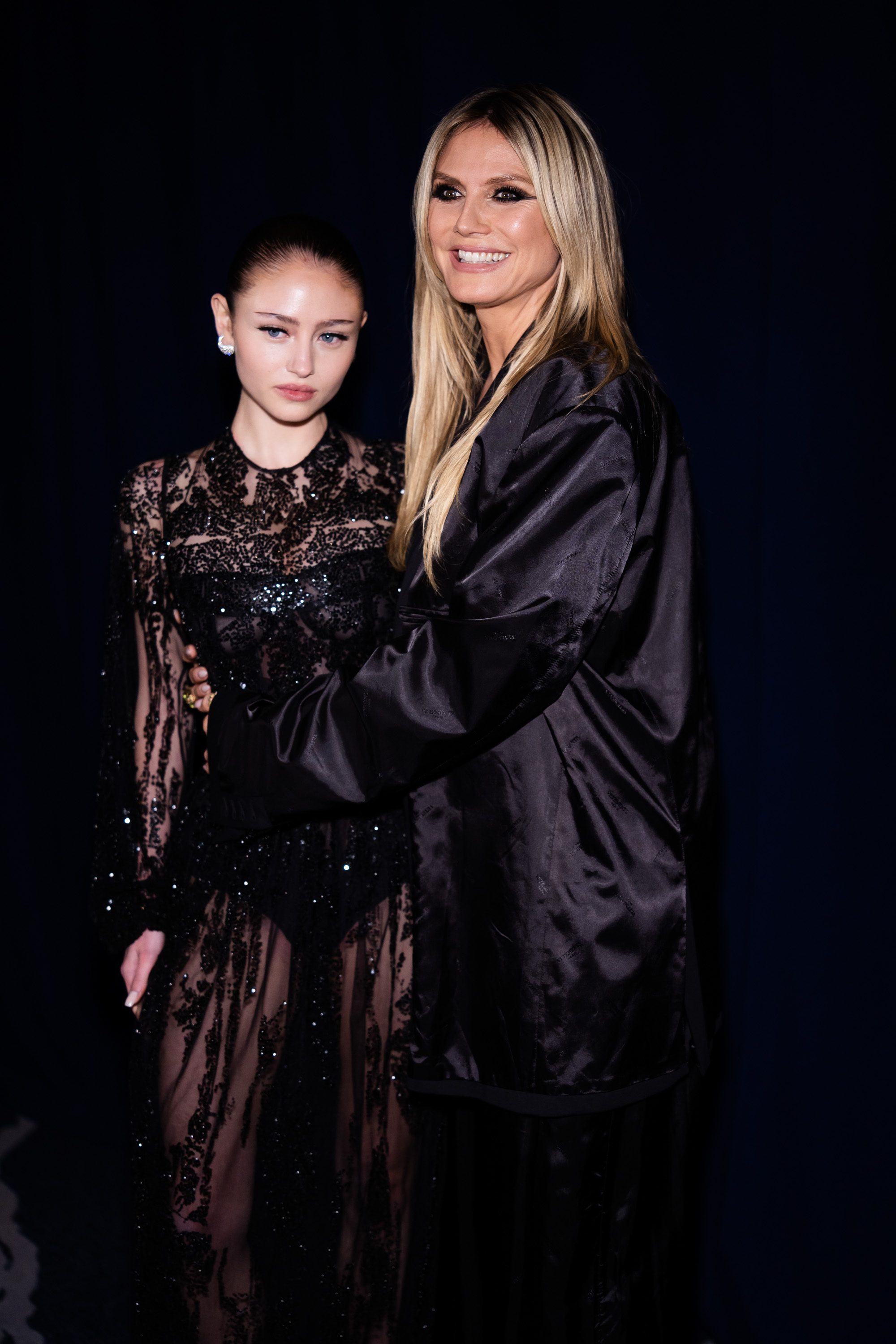 Leni y Heidi Klum asisten a la 4ª Gala Global Anual de The King's Trust en la Casa Cipriani de Nueva York el 1 de mayo de 2025 | Fuente: Getty Images