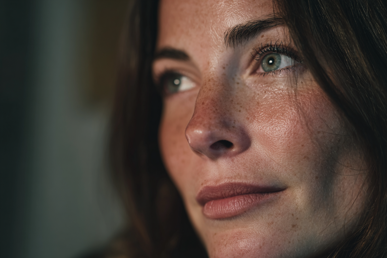 Primer plano del rostro de una mujer | Fuente: Midjourney