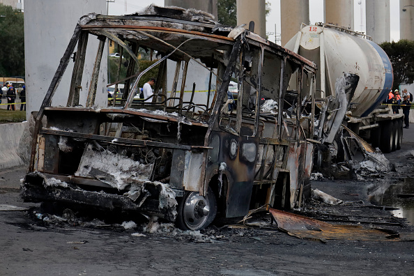 Vehículos quemados tras la explosión de una pipa de gas en la colonia La Concordia, en la alcaldía Iztapalapa de la Ciudad de México, México, el 10 de septiembre de 2025 | Fuente: Getty Images