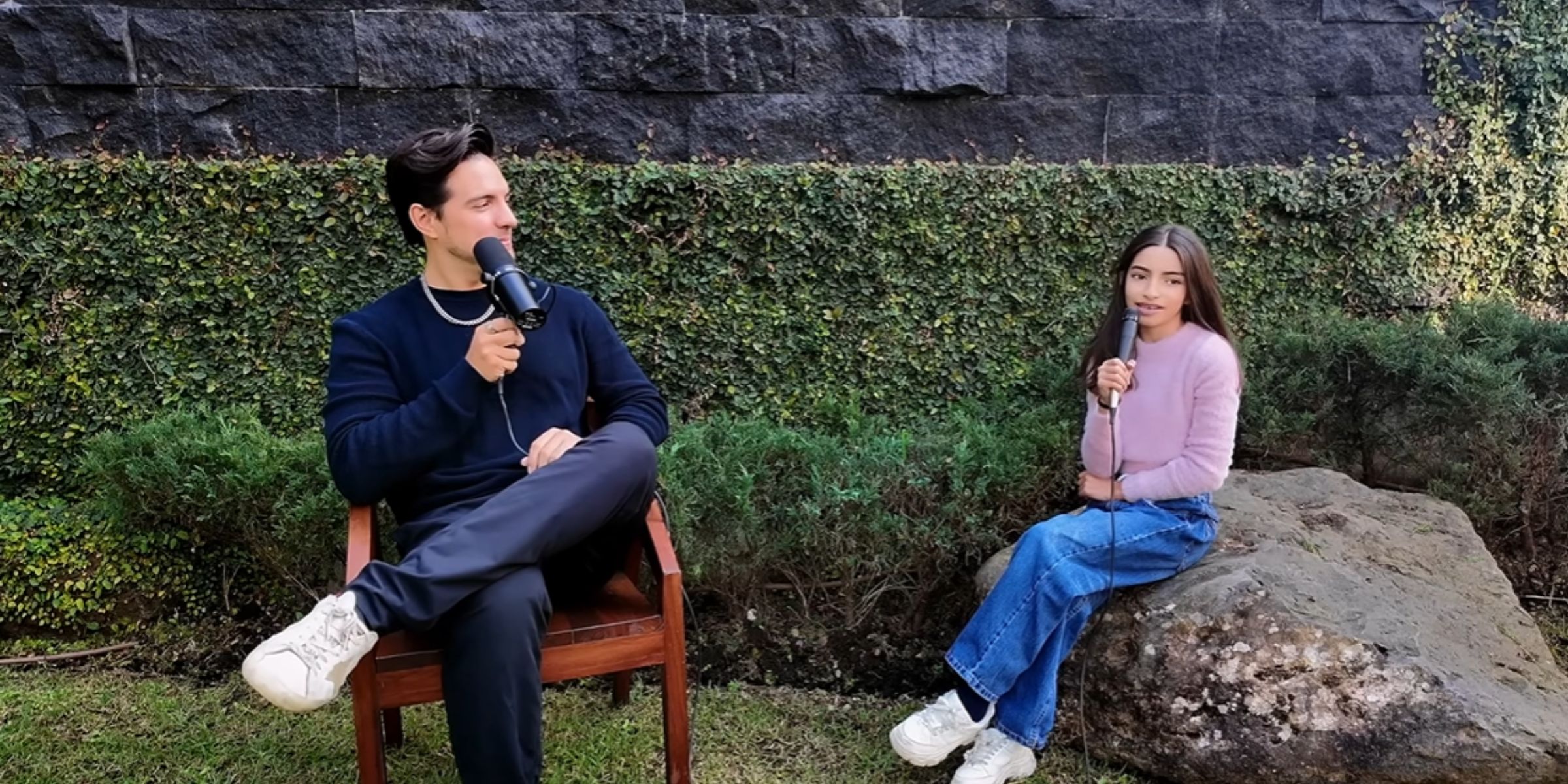 Vadhir y Aitana Derbez | Fuente: YouTube/vadhirderbez