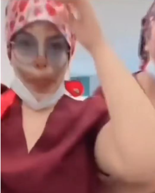 Las dos médicas riéndose | Fuente: Instagram/postaedomex