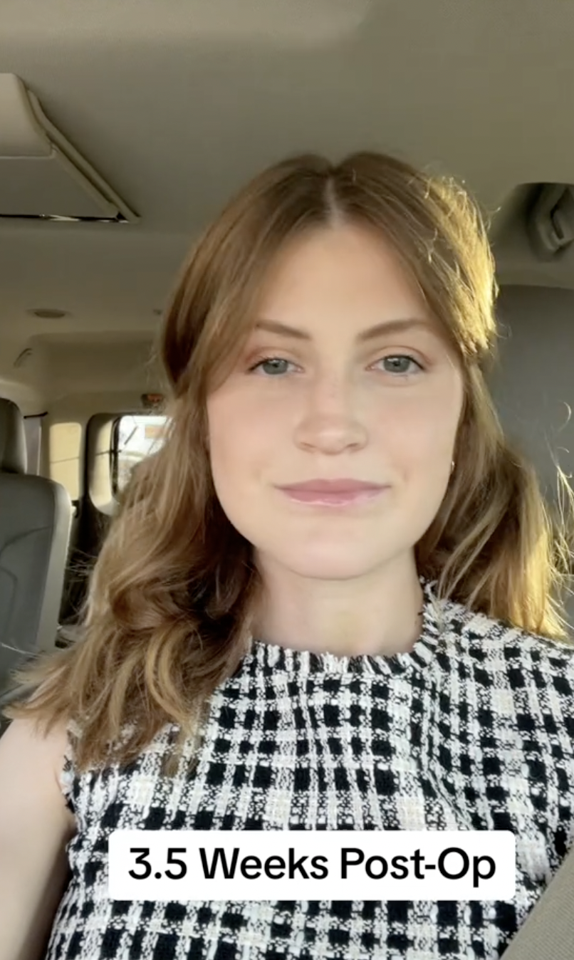 Virginia Elder sentada en su automóvil, segura de sí misma y radiante | Fuente: TikTok/virginiaeelder