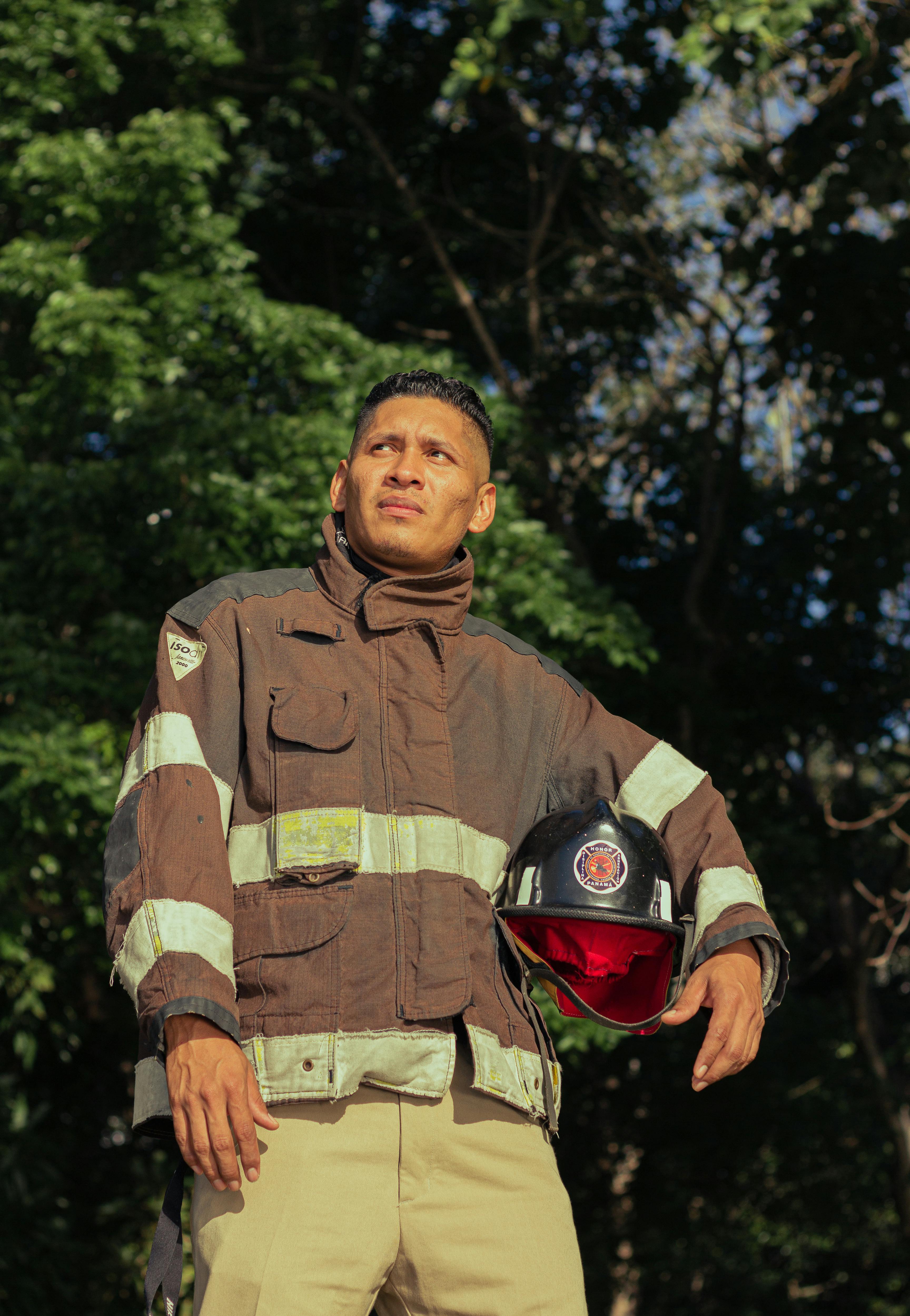 Un bombero serio | Fuente: Pexels