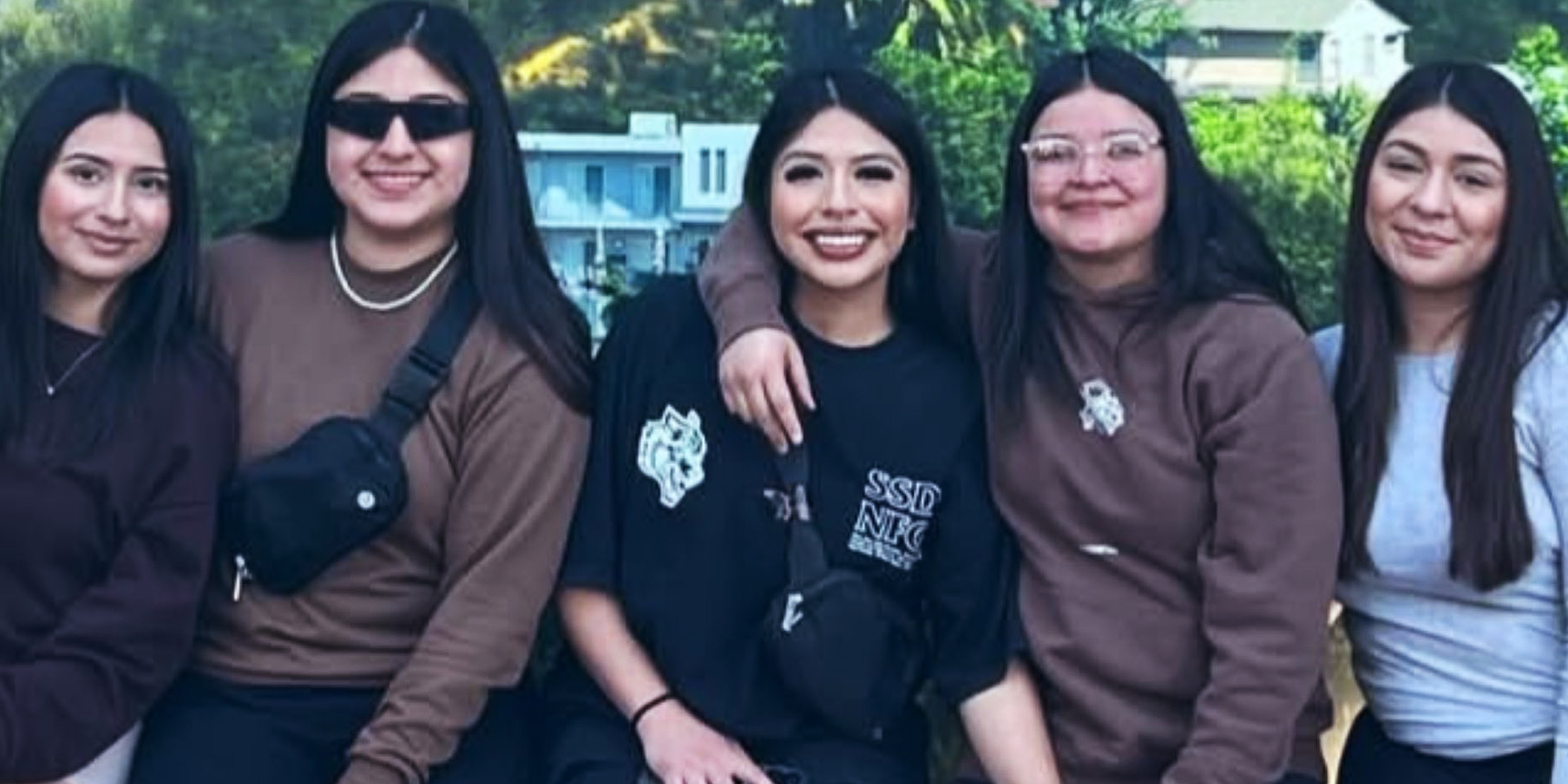 Thalia Salinas, Brianna Valadez, Ruby Cruz, Desiree Cervantez y Jacqueline Velasco. | Foto: facebook.com/zaina.atyani.9