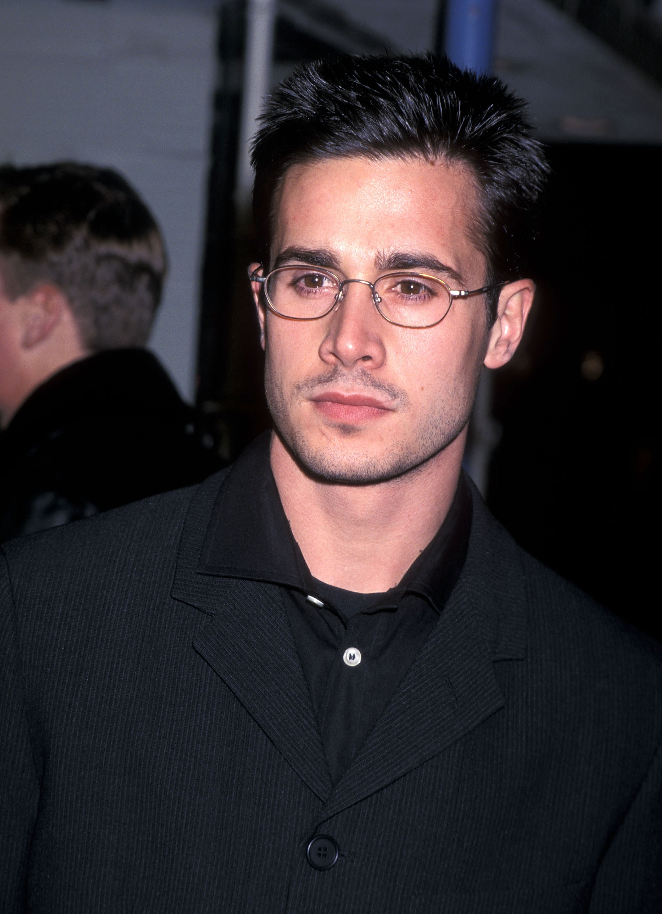 Freddie asistió al estreno de "The Talented Mr. Ripley" en diciembre de 1999. A principios de ese año, su comedia romántica "She's All That" lo había convertido en uno de los jóvenes protagonistas más reconocidos de Hollywood. | Fuente: Getty Images