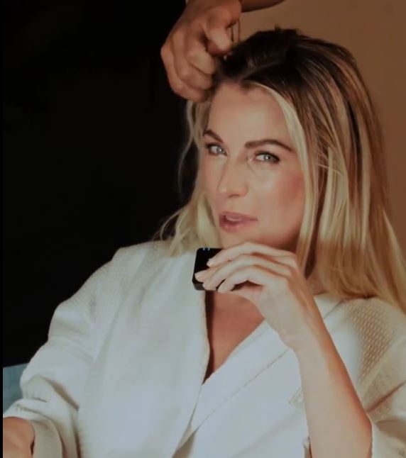 Ludwika Paleta se prepara para la alfombra roja | Fuente: Instagram/marieclaire_la