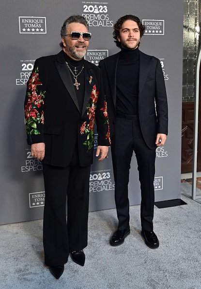 Manuel Mijares y José Manuel Mijares Hogaza asisten a la Presentación de Premios Especiales de los Latin Grammy 2023 en el Teatro de la Capitanía y Casino de la Exposición el 12 de noviembre de 2023 en Sevilla, España | Fuente: Getty Images
