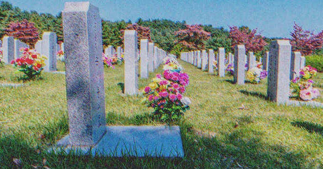 Tumba en un cementerio | Fuente: Shutterstock