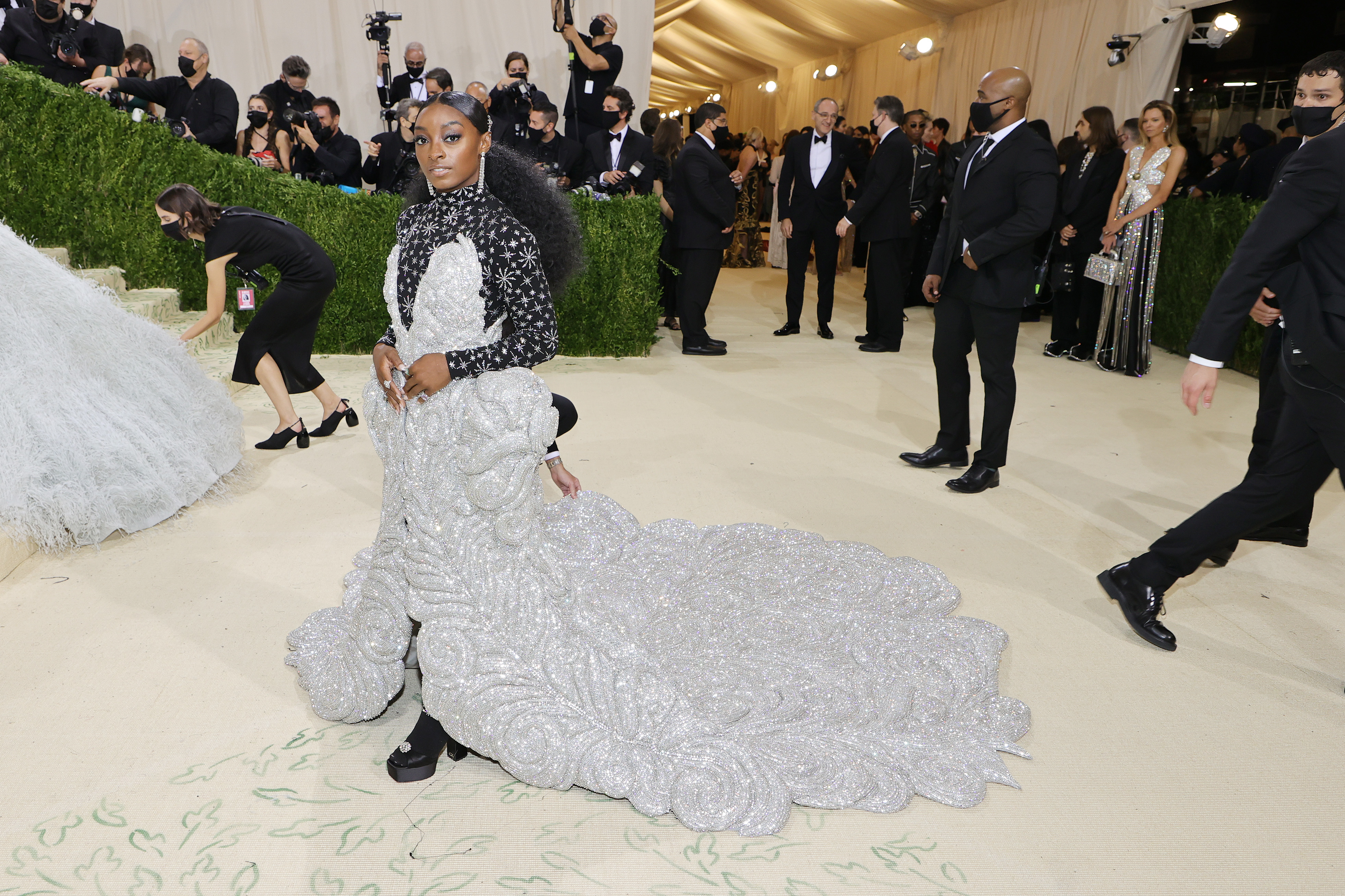 Simone Biles asiste a la Met Gala "Celebrating In America: A Lexicon Of Fashion" en el Museo Metropolitano de Arte el 13 de septiembre de 2021, en Nueva York | Fuente: Getty Images