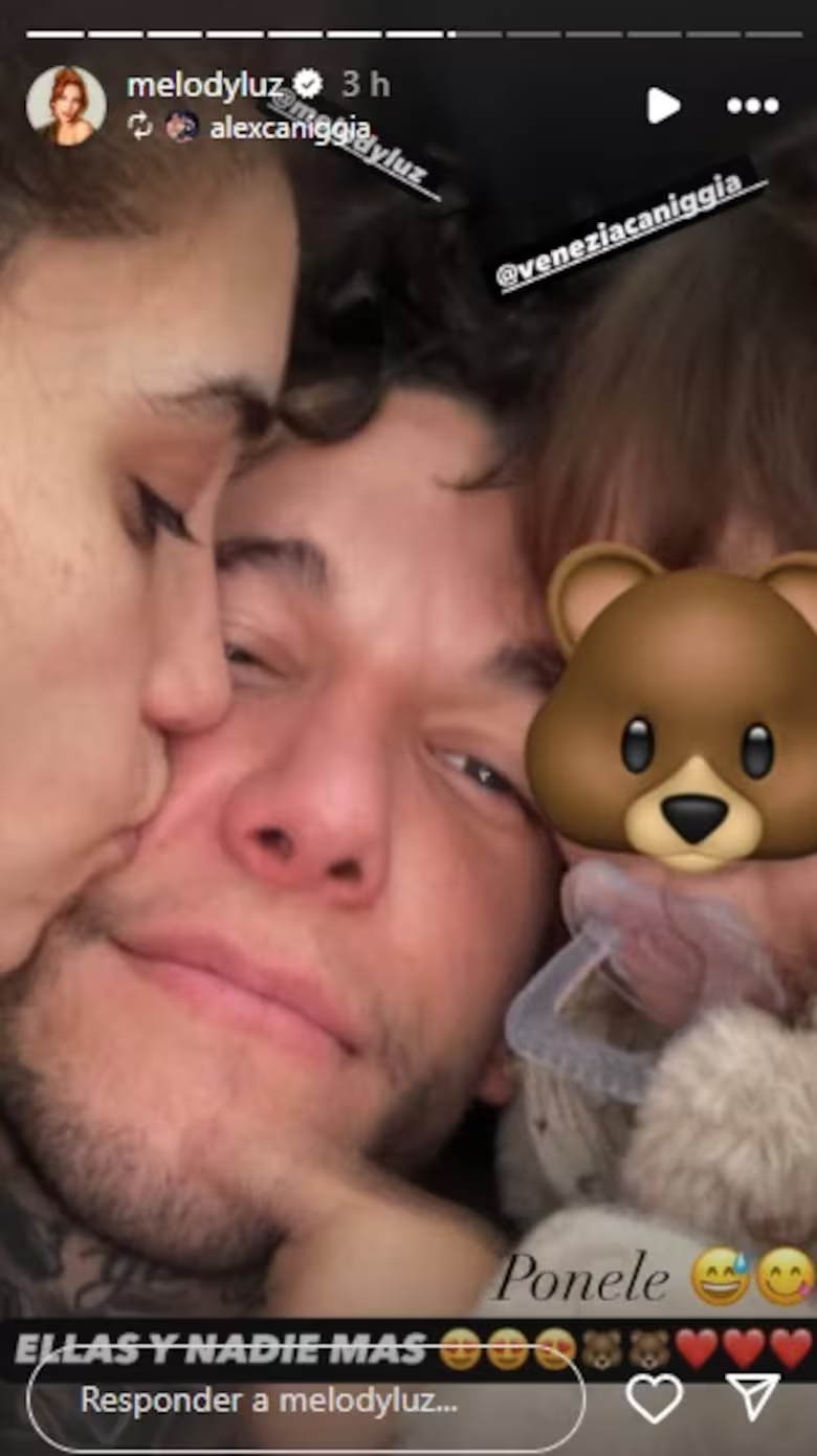 Alex Caniggia junto a Melody Luz y su hija Venezia. | Fuente: Instagram/Álexcaniggia