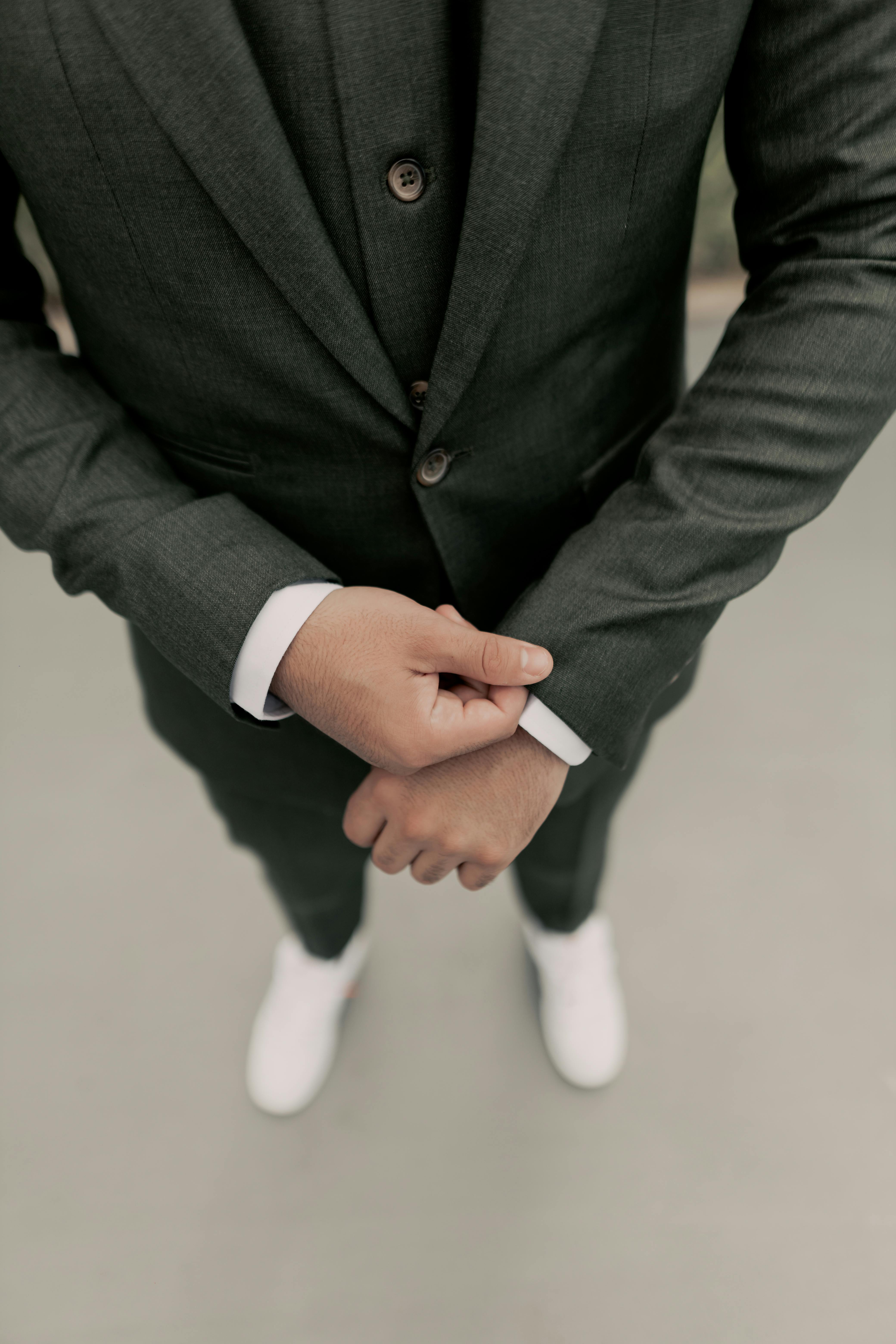 Un hombre vestido de traje | Fuente: Pexels