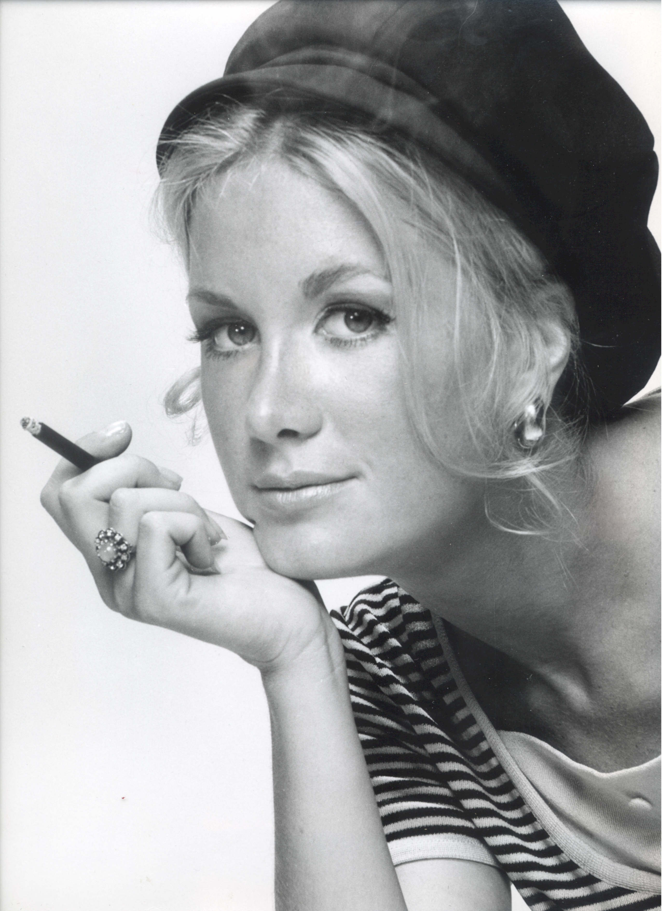 Joan Van Ark posa para una foto el 1 de enero de 1979, en Los Ángeles, California. | Fuente: Getty Images.