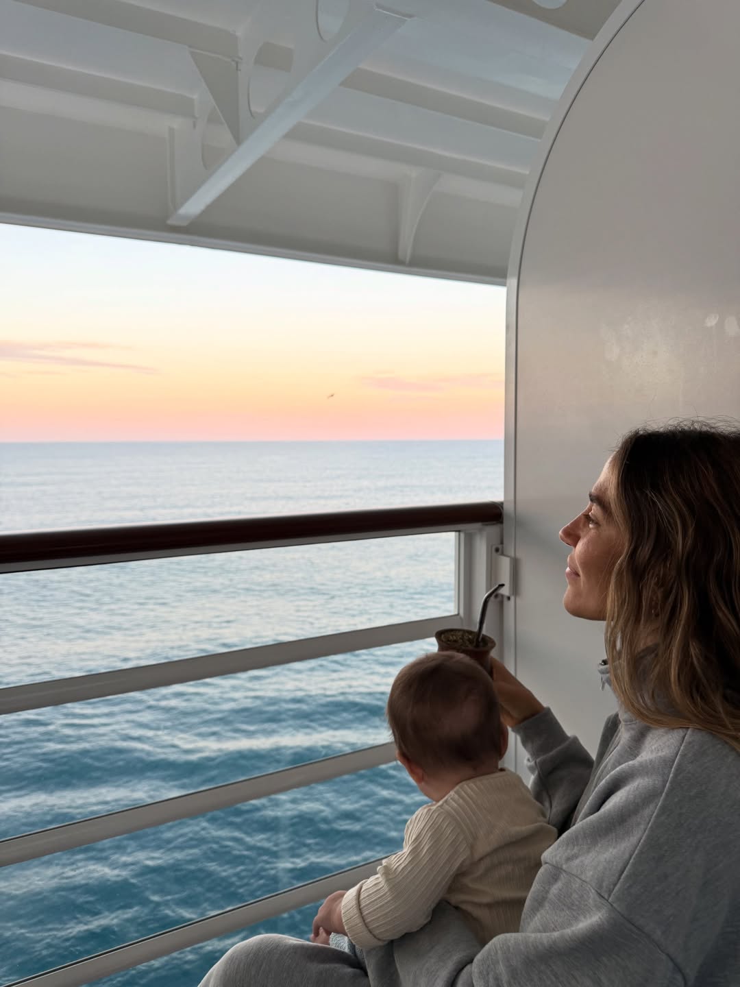 Jimena Barón con su bebé, Arturo | Fuente: Instagram/jmena