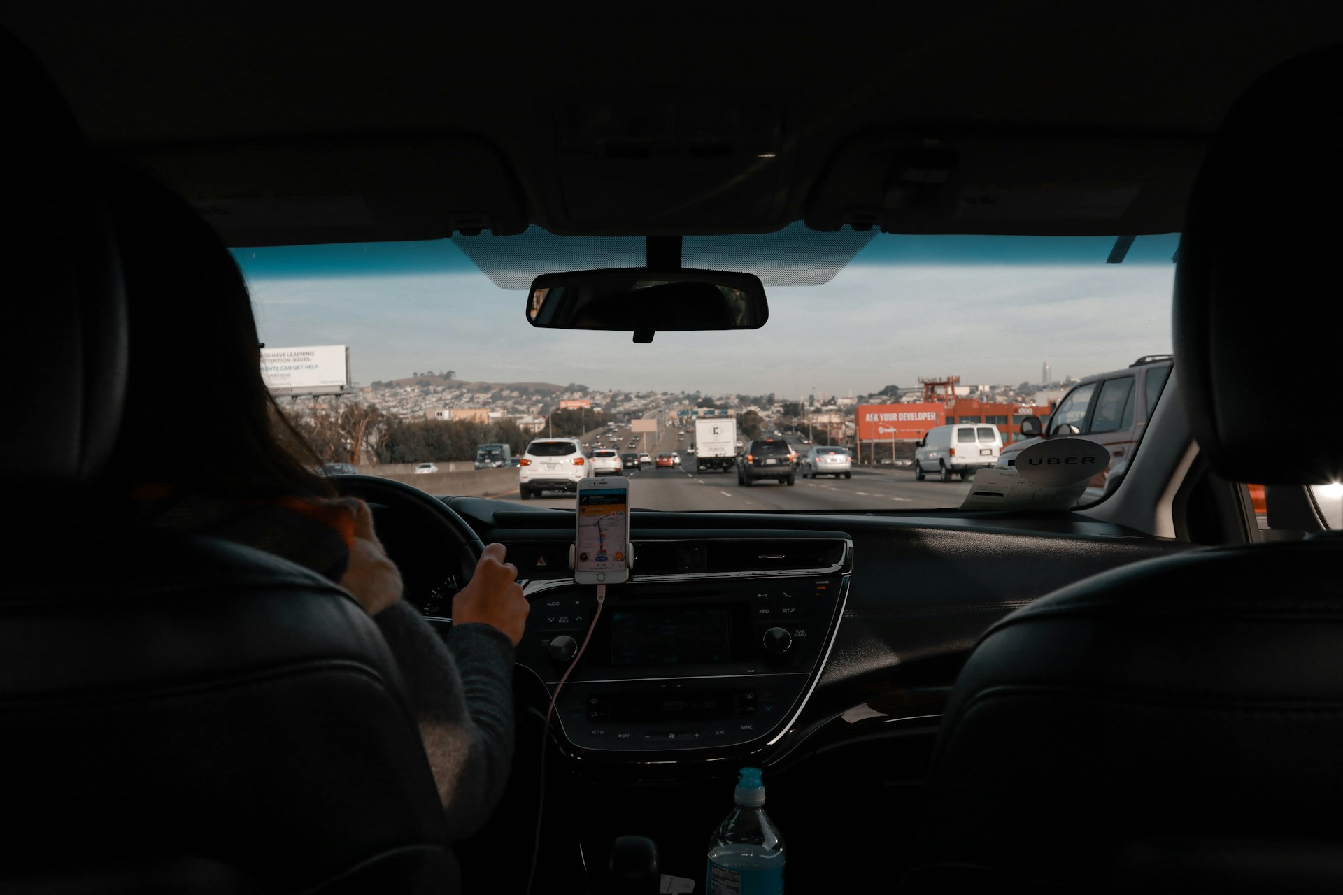 Una mujer conduciendo | Fuente: Unsplash