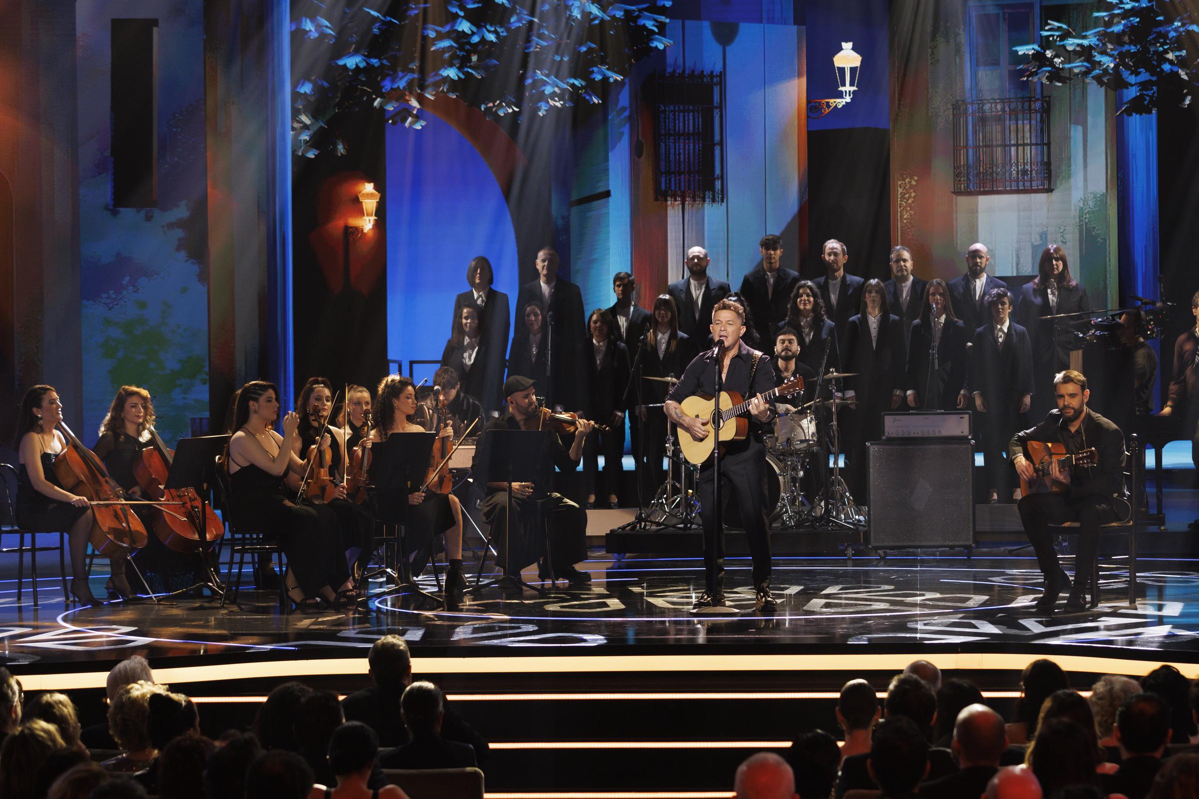 Alejandro Sanz durante la ceremonia de la 39ª edición de los Premios Goya en el Palacio de Exposiciones y Congresos de Granada, el 8 de febrero de 2025, en Granada, Andalucía, España. | Fuente: Getty Images