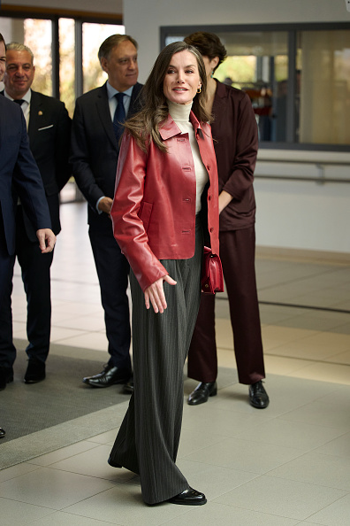 La reina Letizia de España asiste a la ceremonia de los Premios Nacionales de Discapacidad en el CRE Alzheimer del Imserso el 3 de diciembre de 2025 en Salamanca, España | Fuente: Getty Images