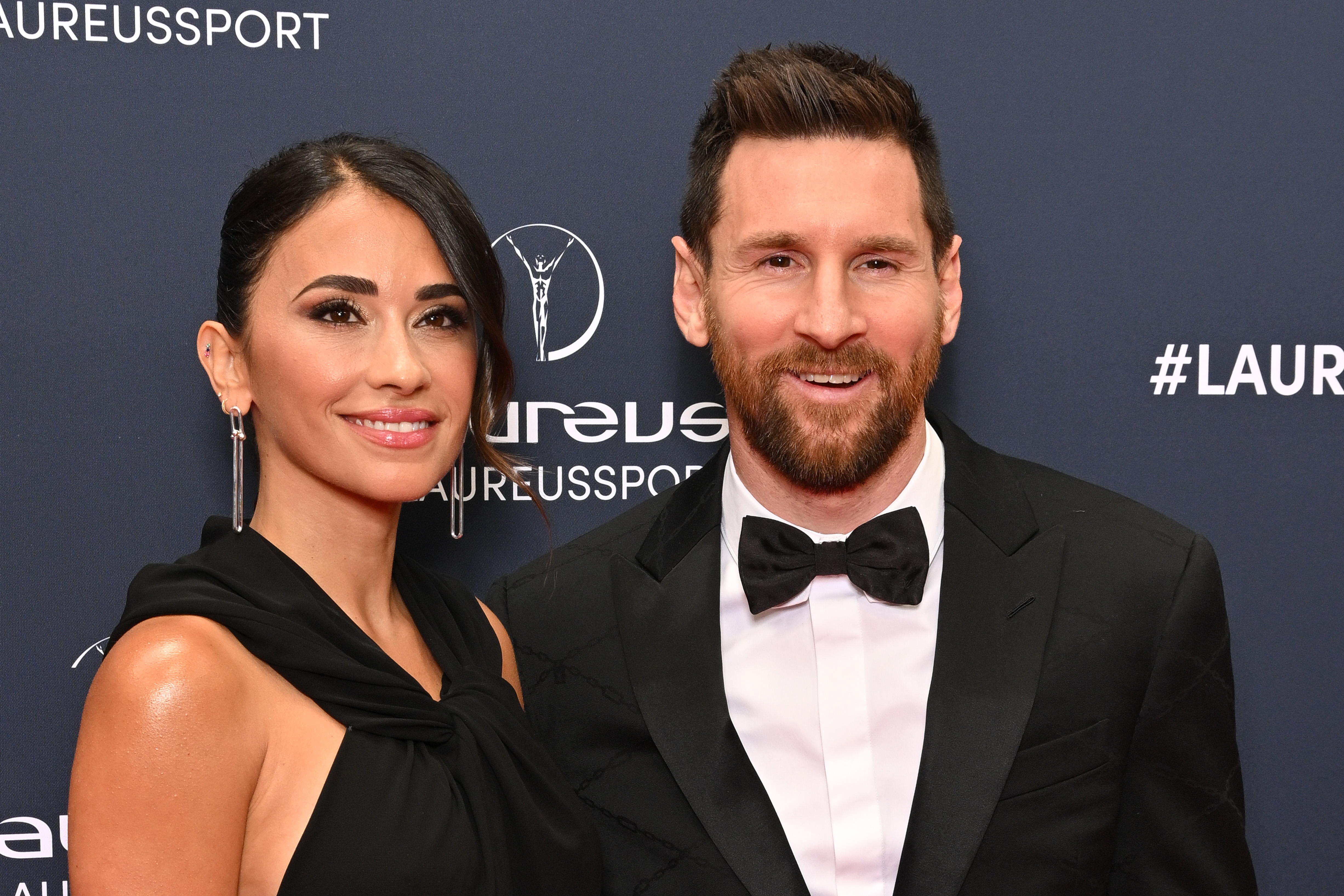 Lionel Messi y su esposa Antonella Roccuzzo llegan a los Premios Laureus del Deporte Mundial 2023 en la Cour Vendôme el 8 de mayo de 2023 en París, Francia. | Fuente: Getty Images