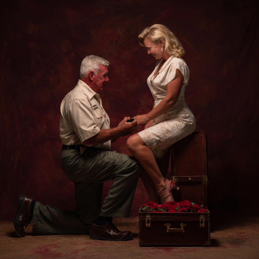 Un hombre proponiéndole matrimonio a una mujer | Fuente: Midjourney