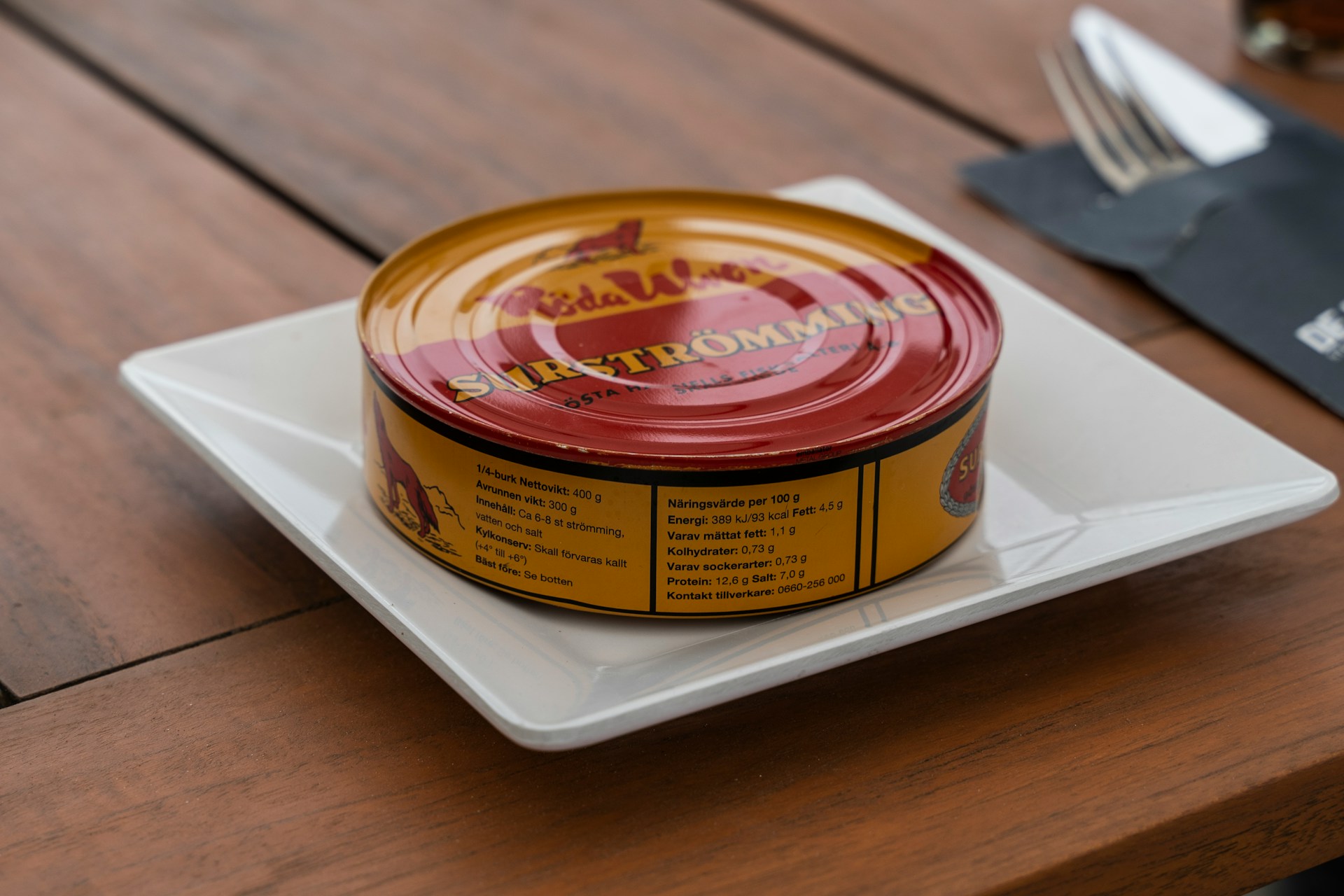 Una lata de surströmming | Fuente: Unsplash