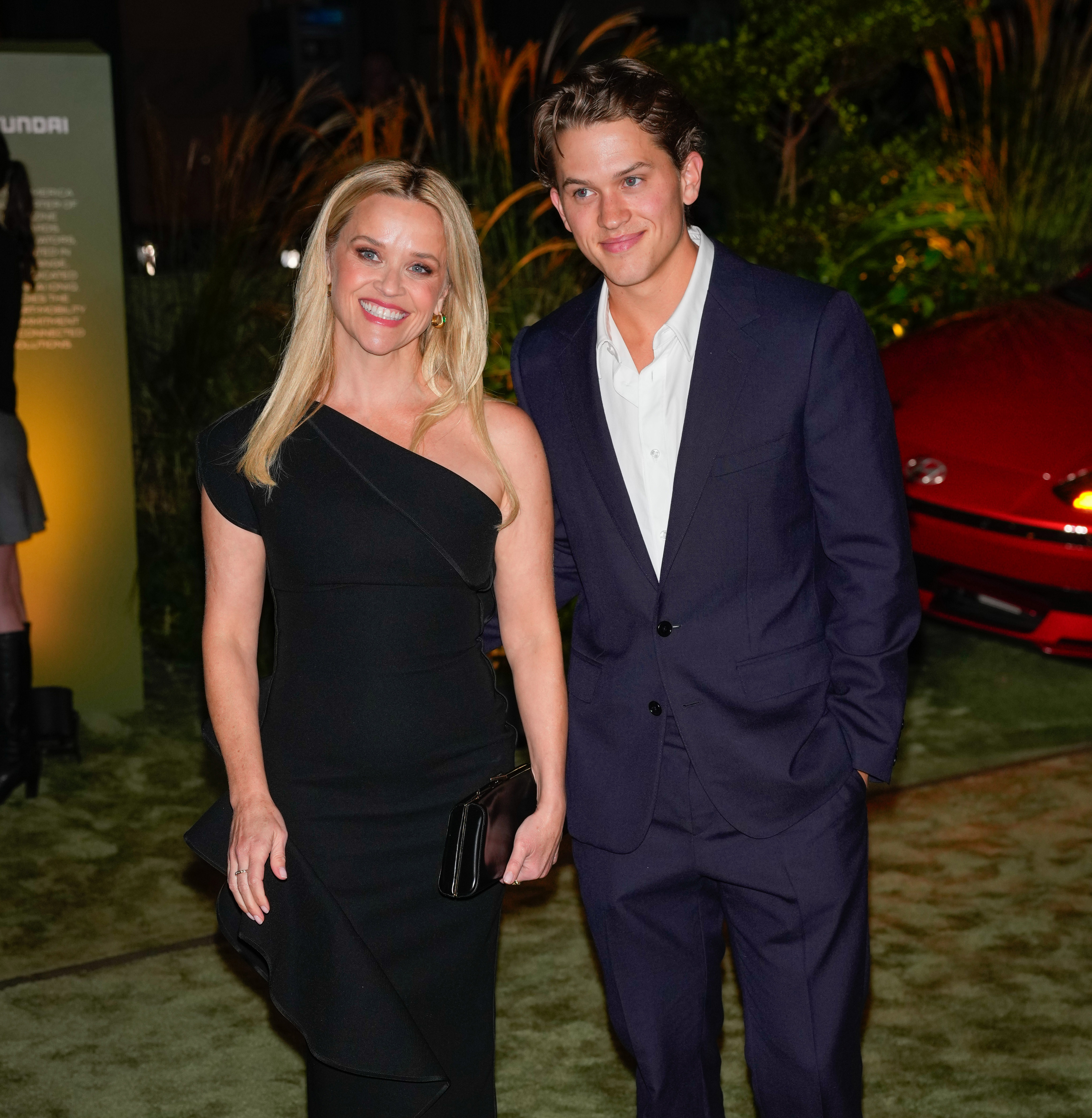 Reese Witherspoon y Deacon Phillippe en los "WSJ Innovators Awards" 2024 en la ciudad de Nueva York, el 29 de octubre de 2024. | Fuente: Getty Images