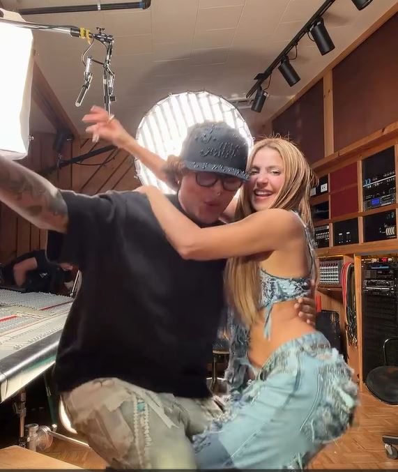 Shakira baila con Beéle | Fuente: Instagram/beele