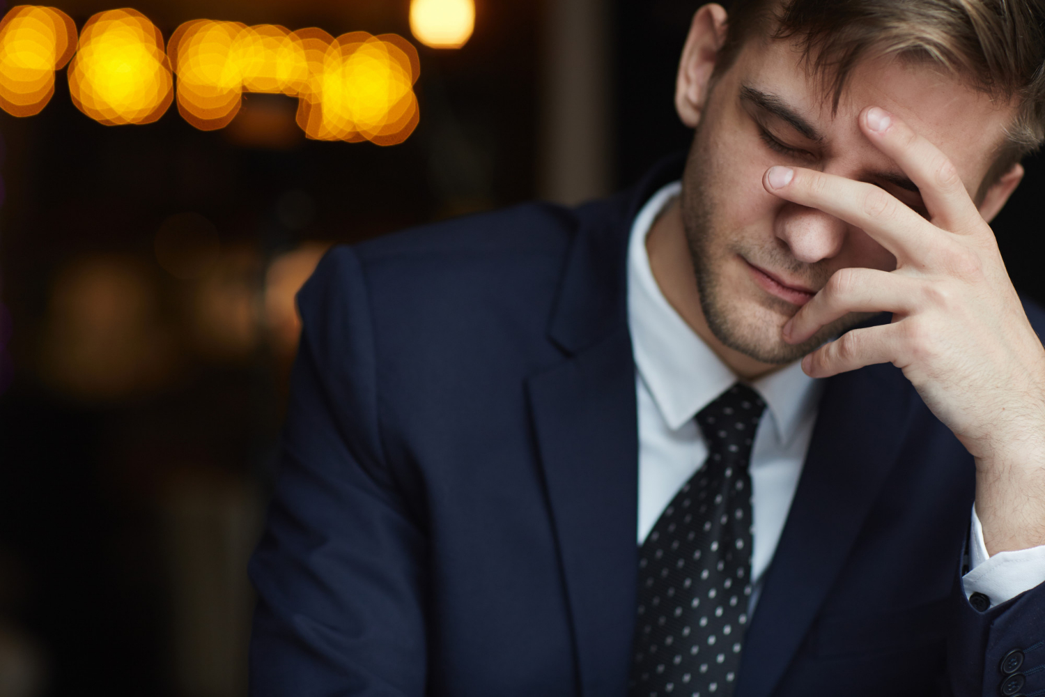Un hombre deprimido | Fuente: Freepik