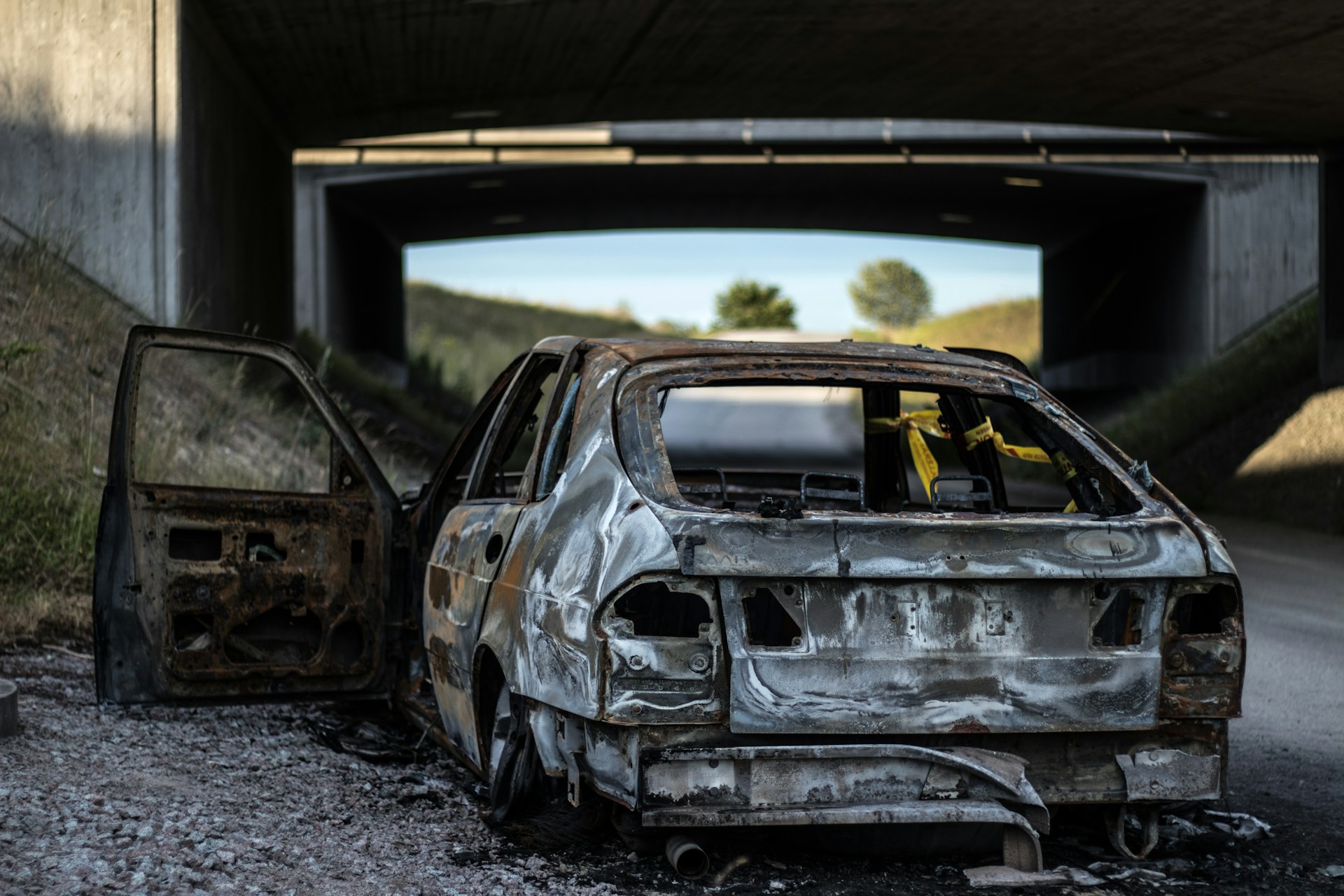 Un automóvil quemado | Fuente: Unsplash