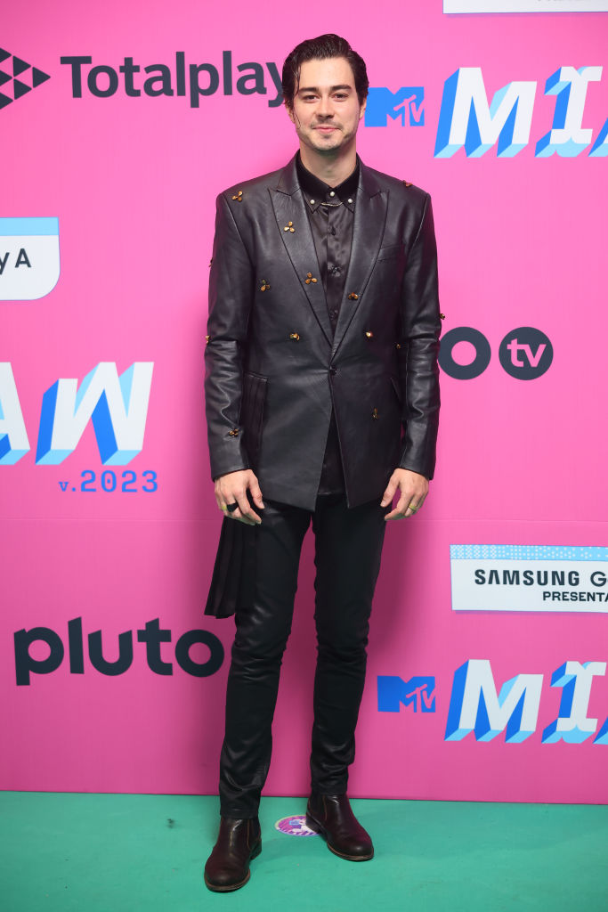 Manuel Masalva posa durante la alfombra roja de los "MTV MIAW 2023" en el Pepsi Center WTC el 4 de agosto de 2023 en la Ciudad de México, México. | Foto: Getty Images