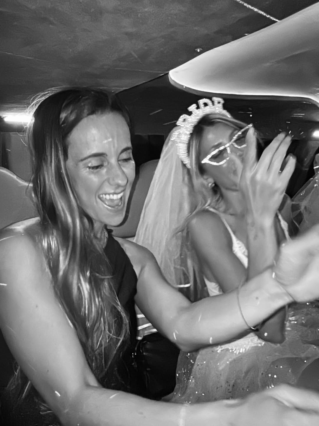 Cande Ruggeri junto a Agustina Etchegoyen celebrando su despedida de soltera | Fuente: Instagram/caleruggeri